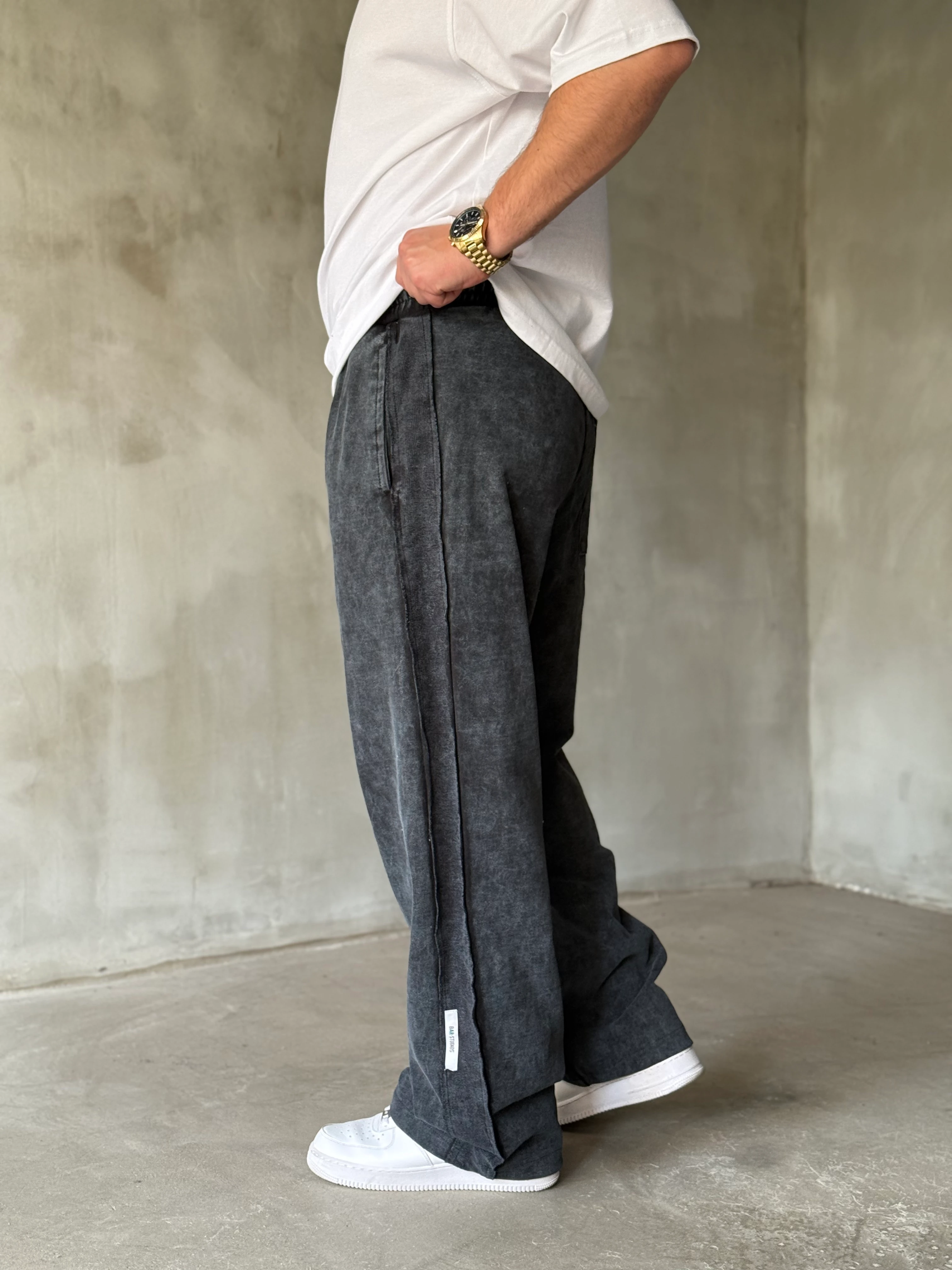 Siyah Yıkamalı Şerit Detaylı Baggy Eşofman Altı