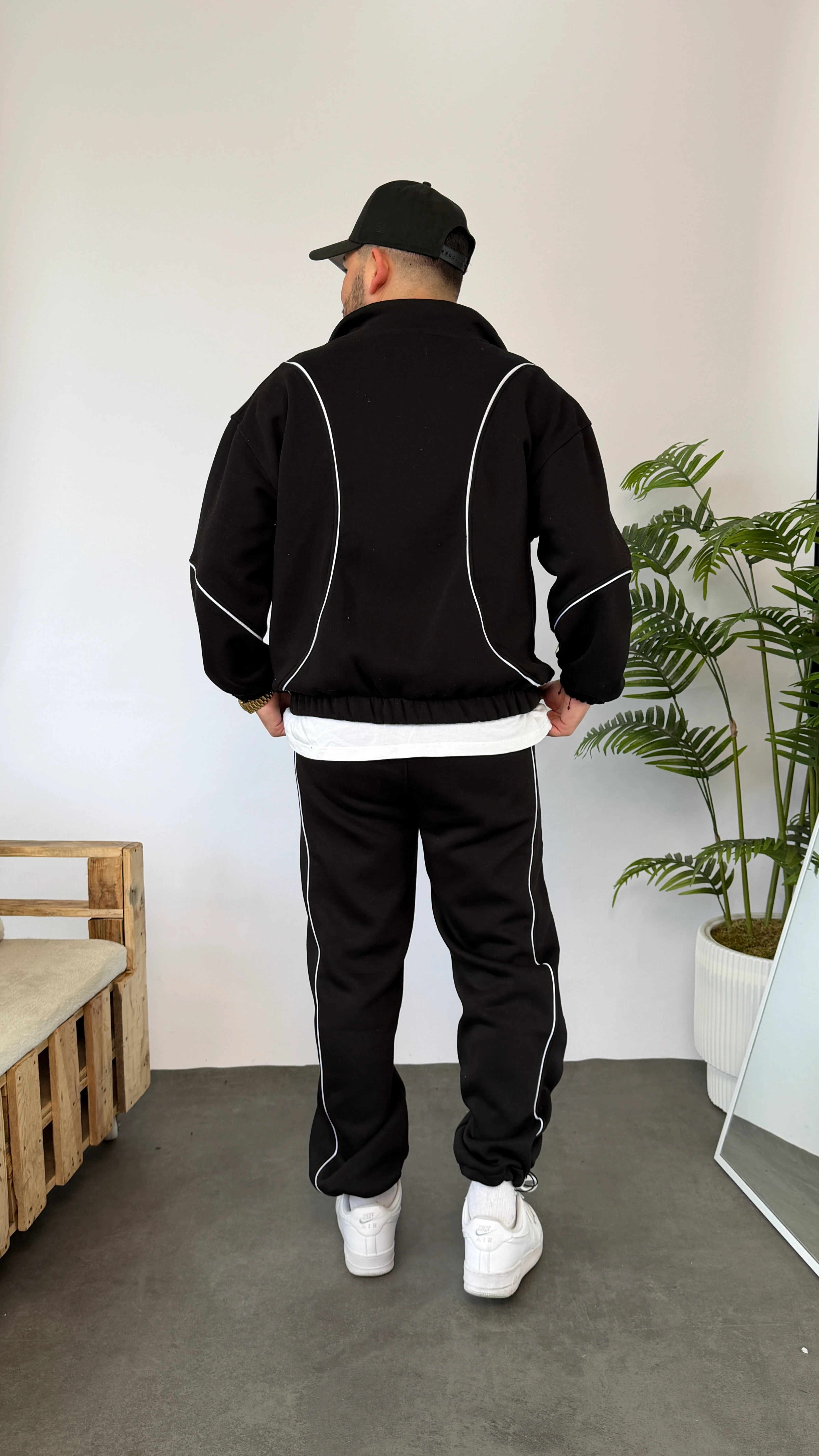 Siyah Çizgi Detaylı Şardonlu Stoper Paça Eşofman Takımı