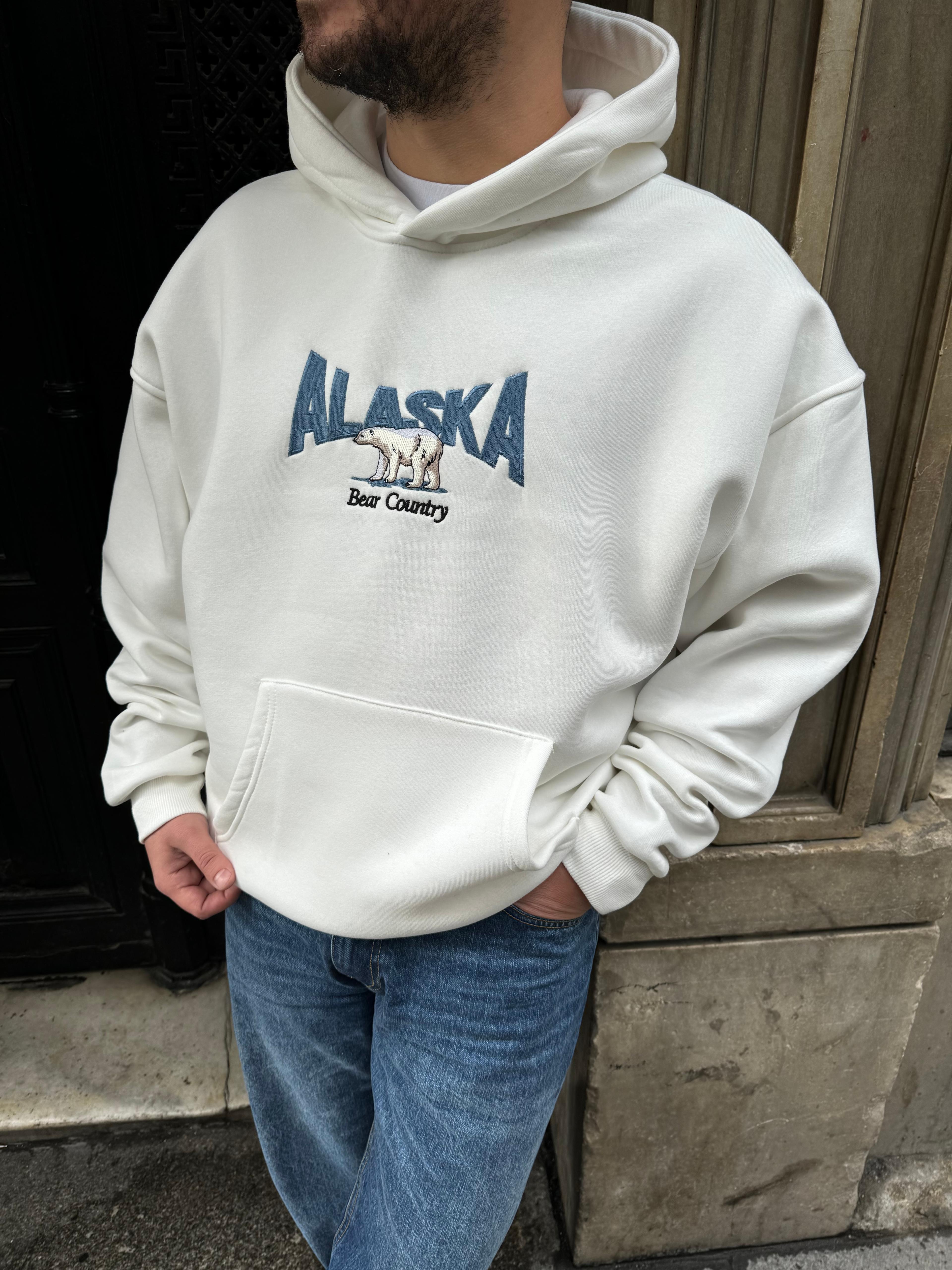 Beyaz Alaska Nakışlı Oversize Sweatshirt