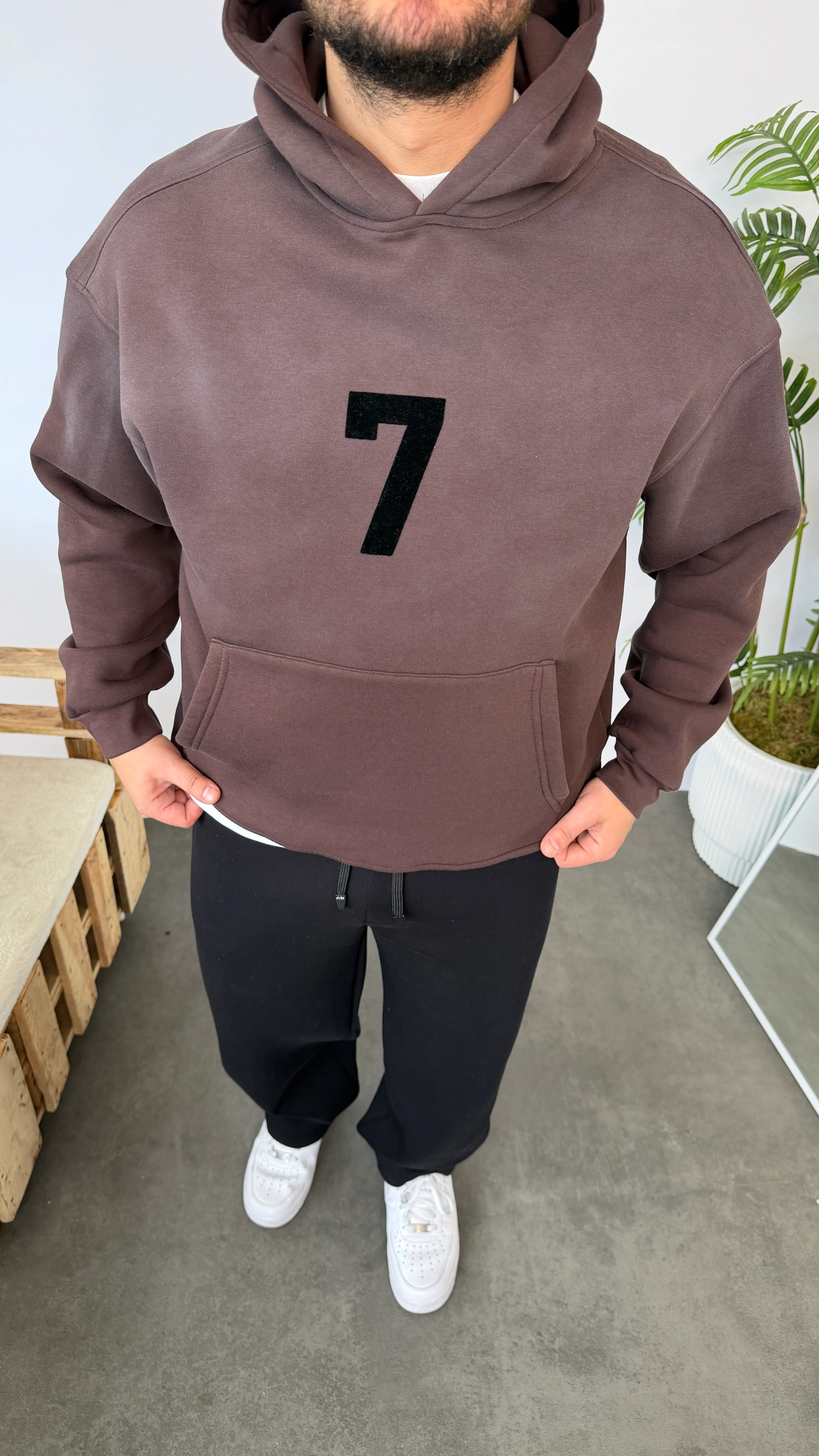 Kahverengi Spreyli Oversize 7 Süet Baskılı Sweatshirt