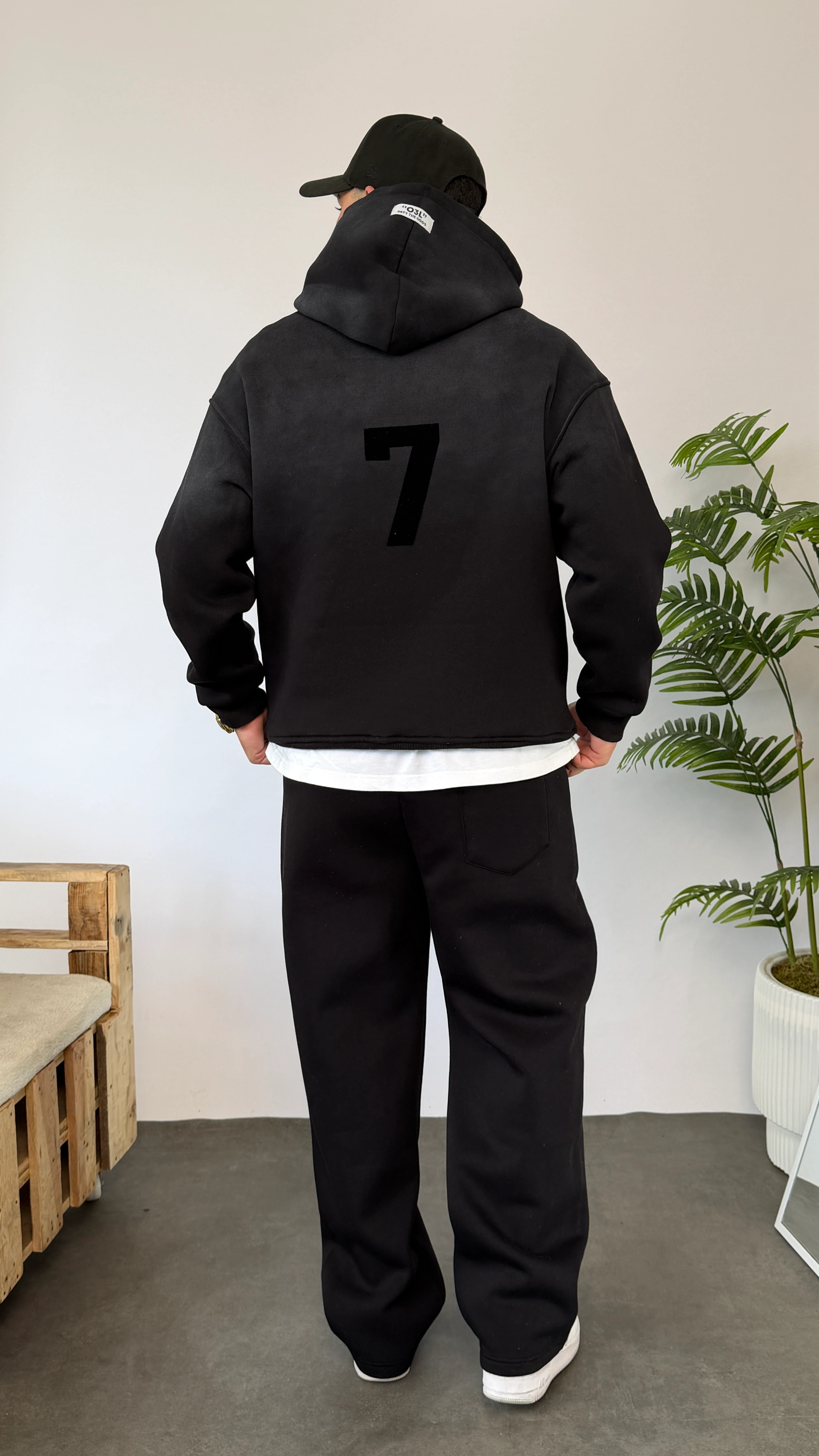 Siyah Spreyli Oversize 7 Süet Baskılı Sweatshirt