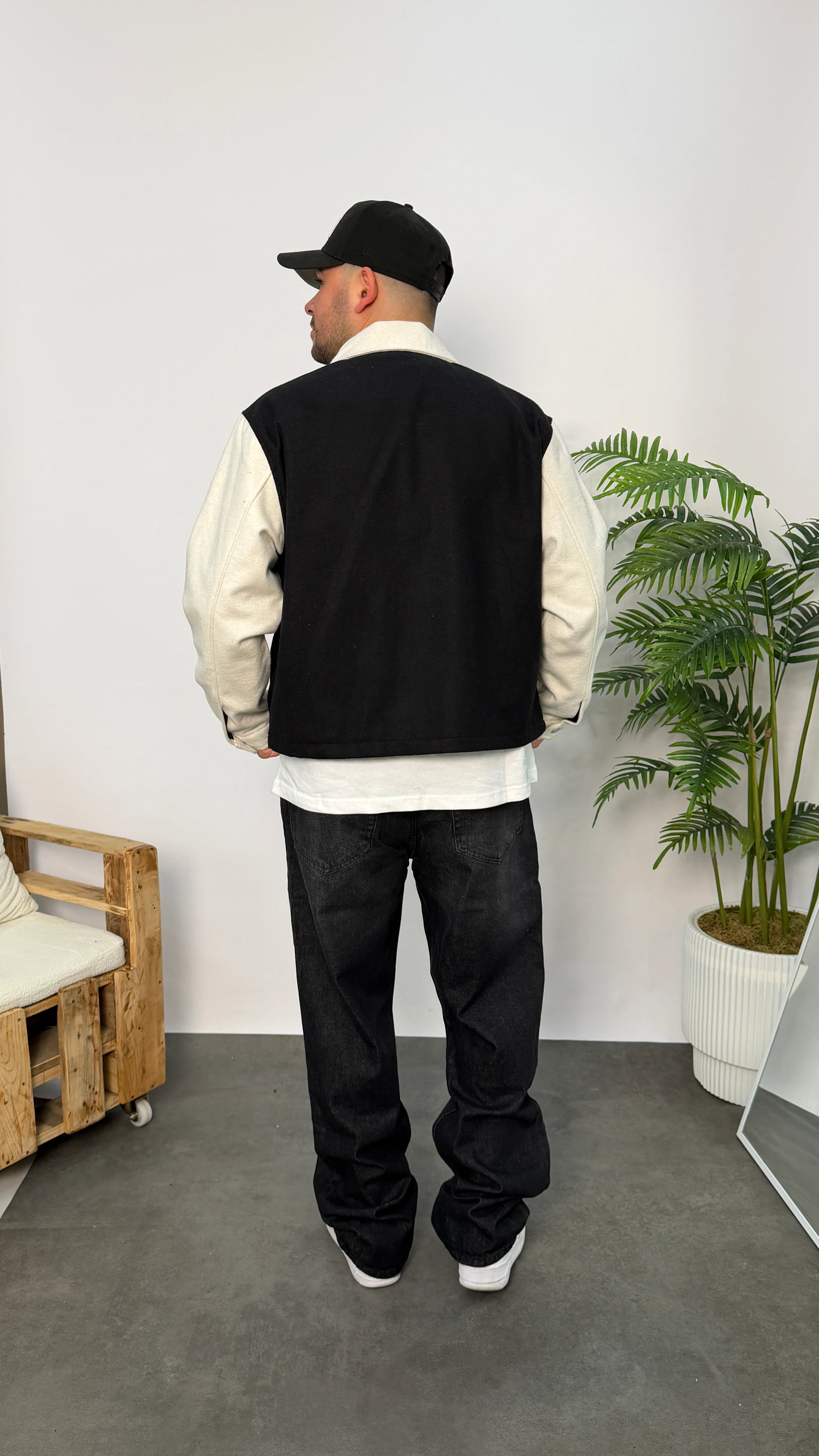 Siyah Kaşe Boxy Kalıp Kolej Ceket