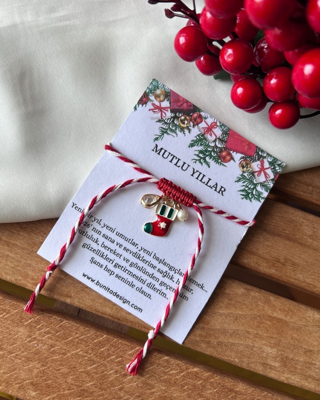 Noel Kırmızı Çorap Figürlü Charm Detay Yeni Yıl Konsept Bileklik