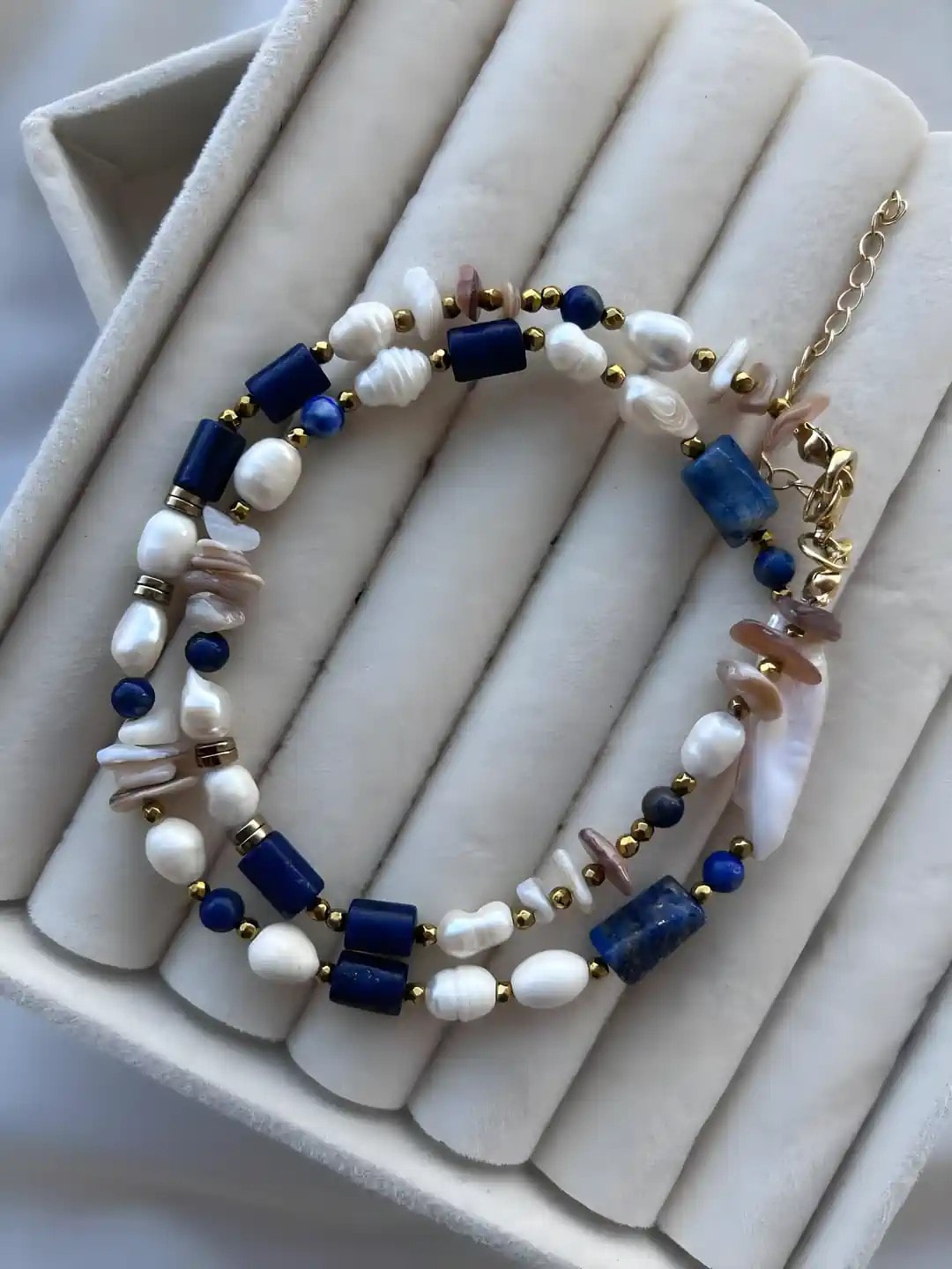 Elysian Luxe – Lapis Lazuli ve Doğal İnci Taşlı Özel Tasarım Kolye