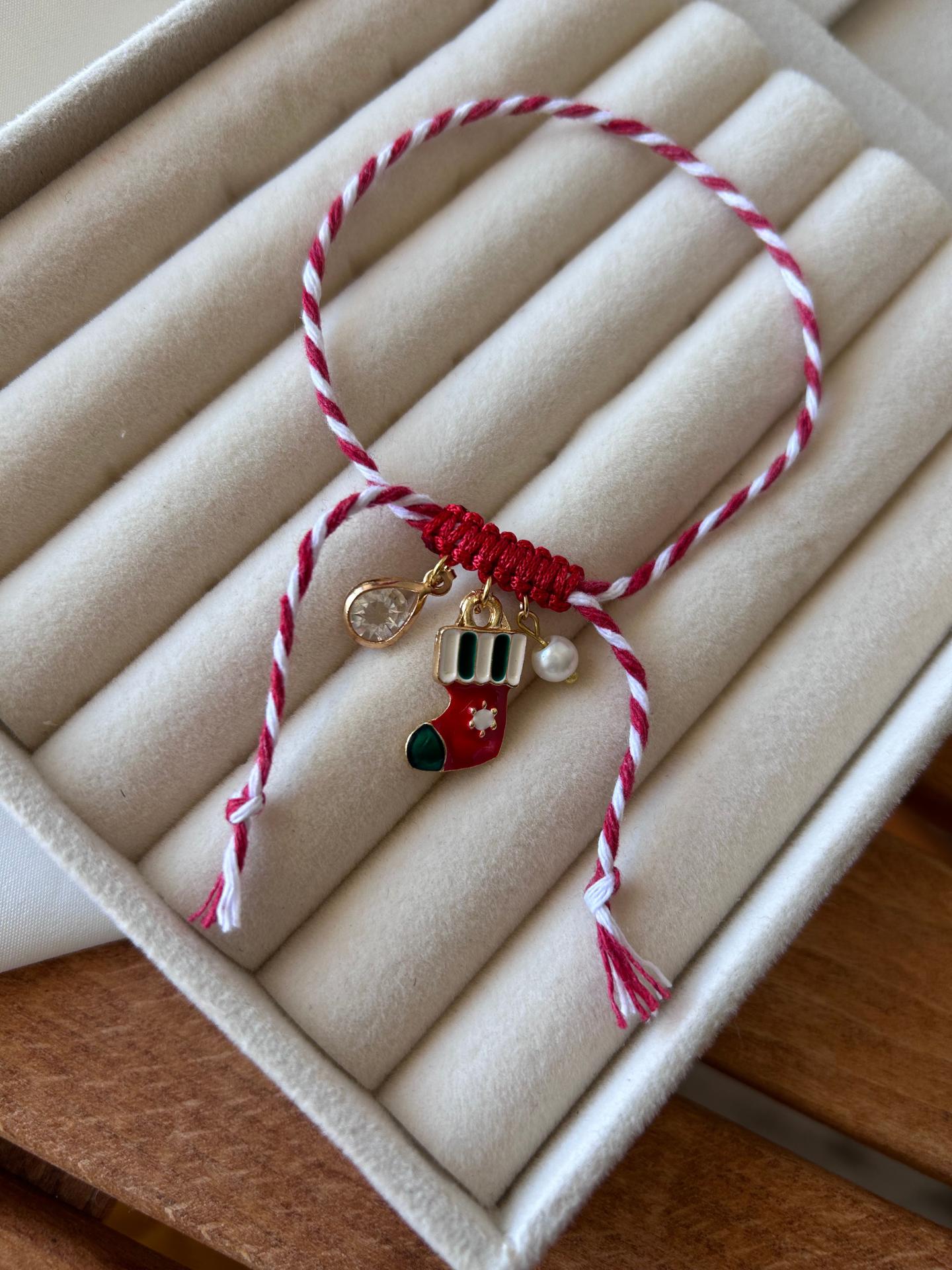 Noel Kırmızı Çorap Figürlü Charm Detay Yeni Yıl Konsept Bileklik