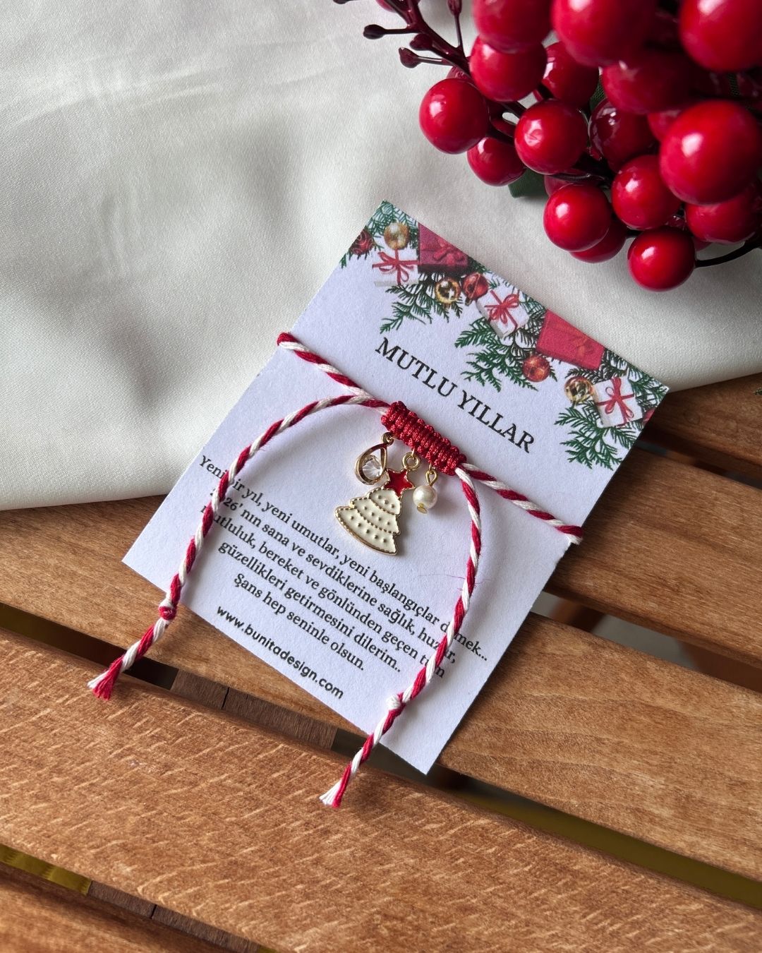 Beyaz Yılbaşı Ağacı Figürlü Charm Detay Yeni Yıl Konsept Bileklik