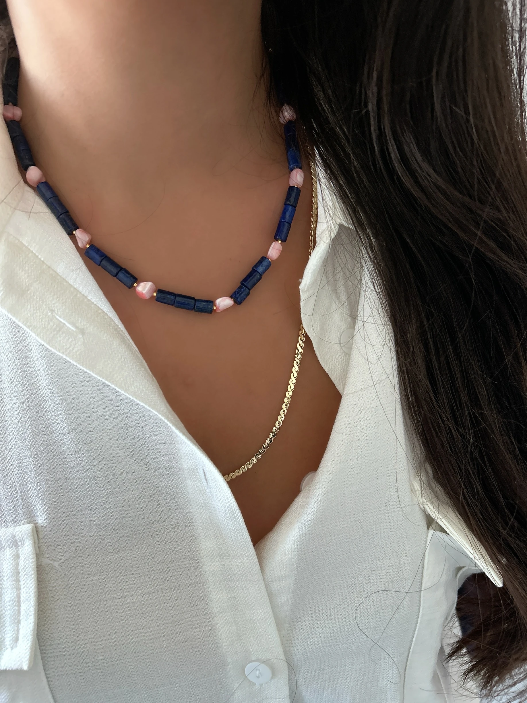 Midnight Blossom: Lapis & Pudra Kabuk Sedef Taşlı Lüks Kolye