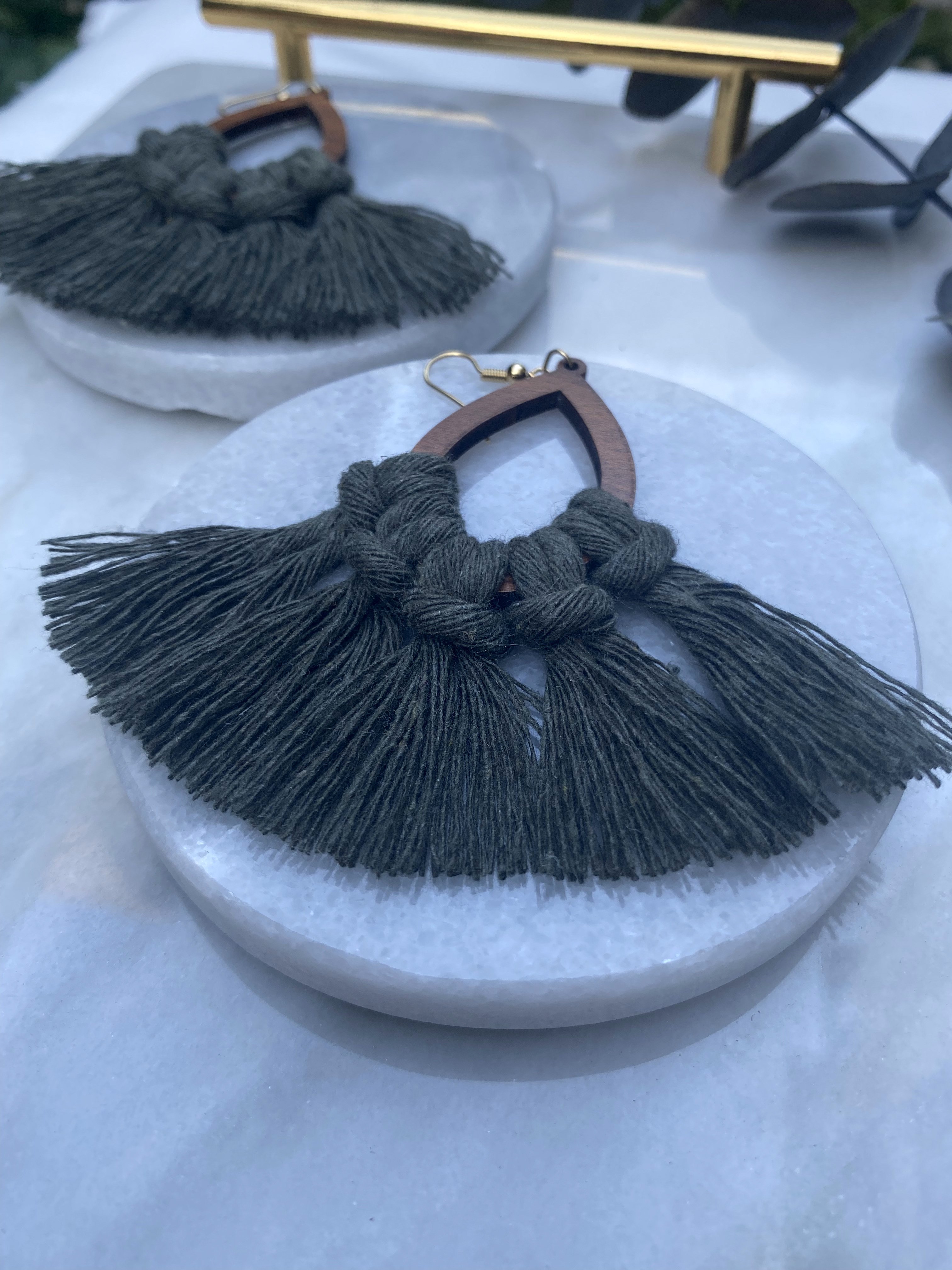 Bohem El Yapımı Zeytin Yeşili Tonlarda Ahşap Makrome Küpe