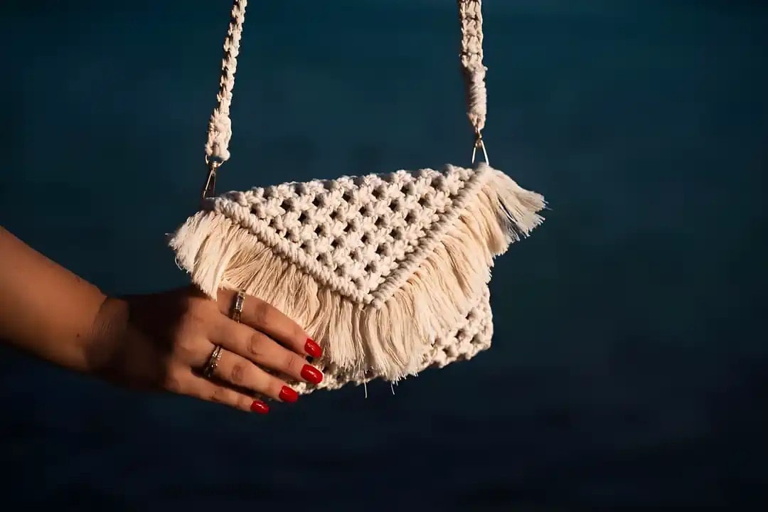 Bohem El Yapımı Üçgen Kesim Makrome Çanta