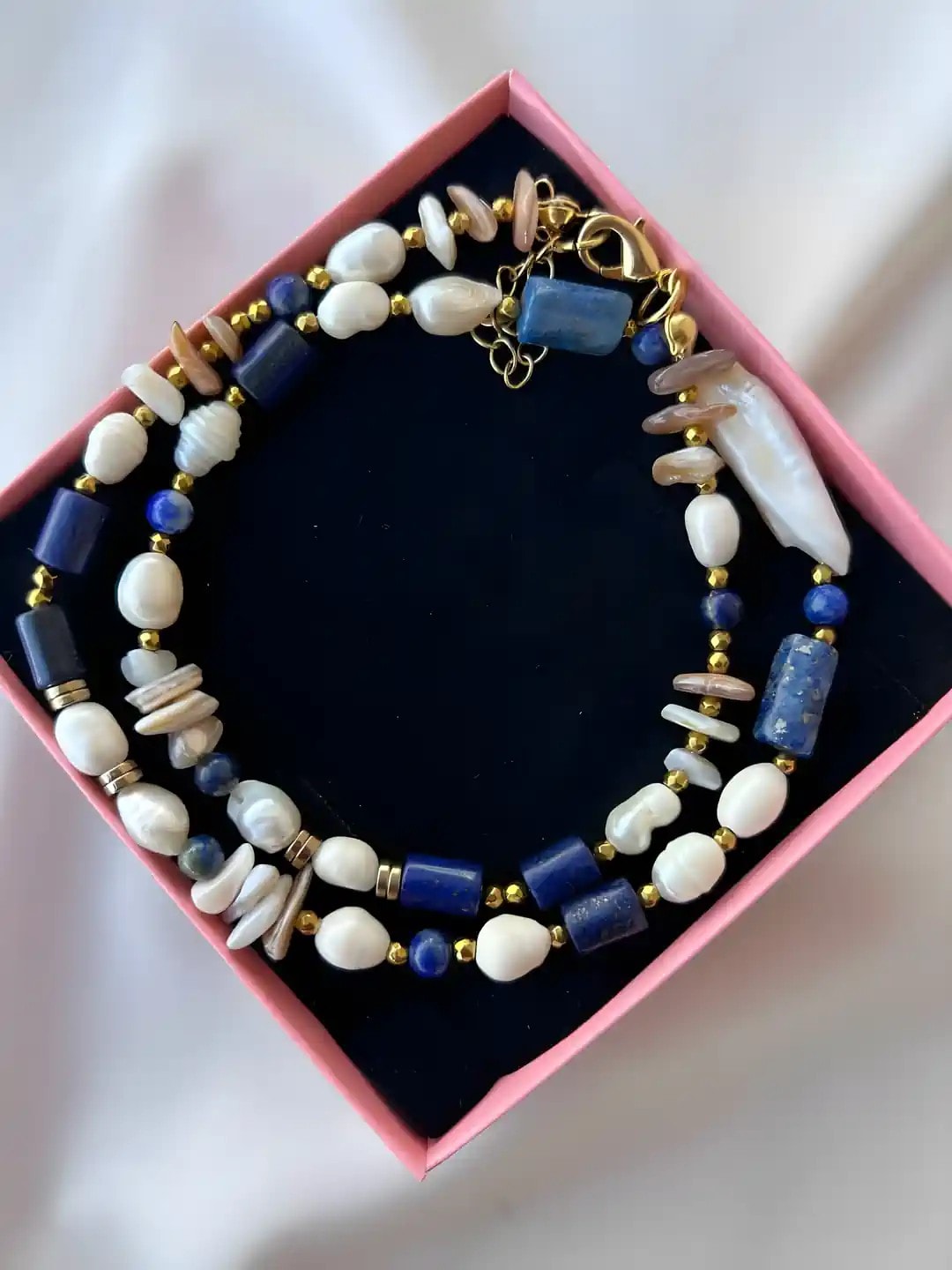 Elysian Luxe – Lapis Lazuli ve Doğal İnci Taşlı Özel Tasarım Kolye