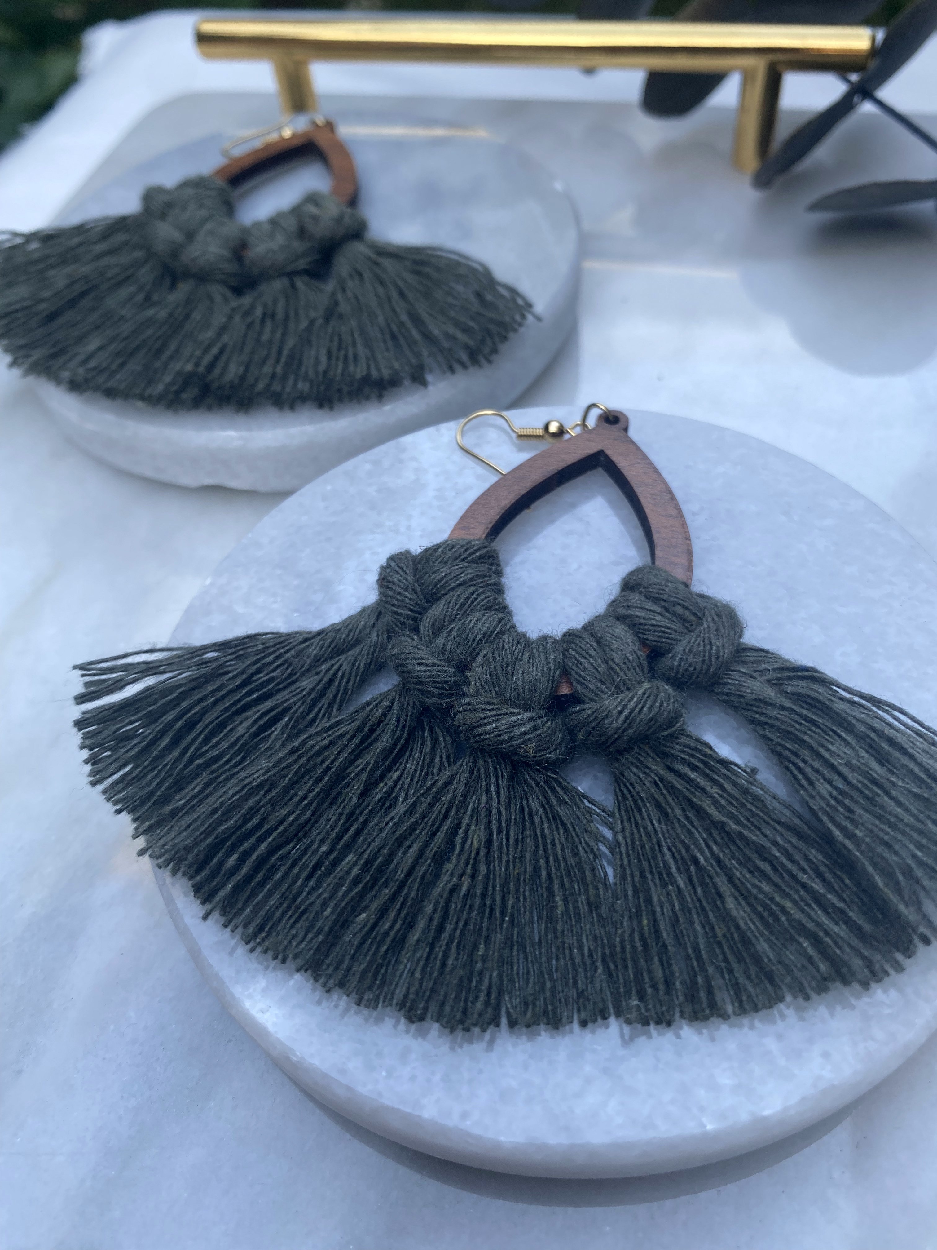 Bohem El Yapımı Zeytin Yeşili Tonlarda Ahşap Makrome Küpe