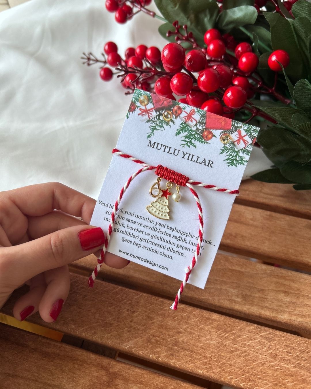 Beyaz Yılbaşı Ağacı Figürlü Charm Detay Yeni Yıl Konsept Bileklik