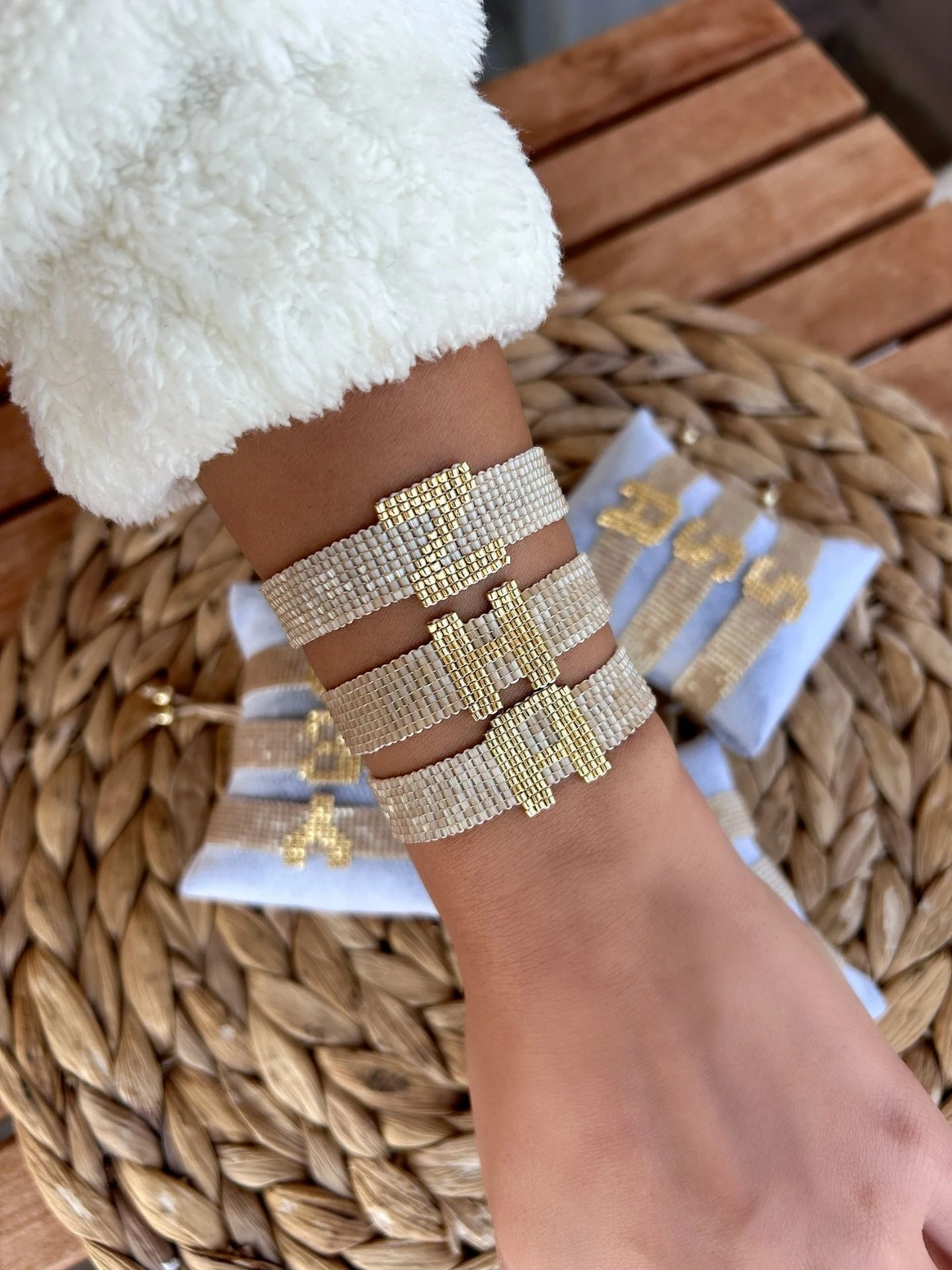 Gold Harf Detay Işıltılı Tasarım Miyuki Bileklik