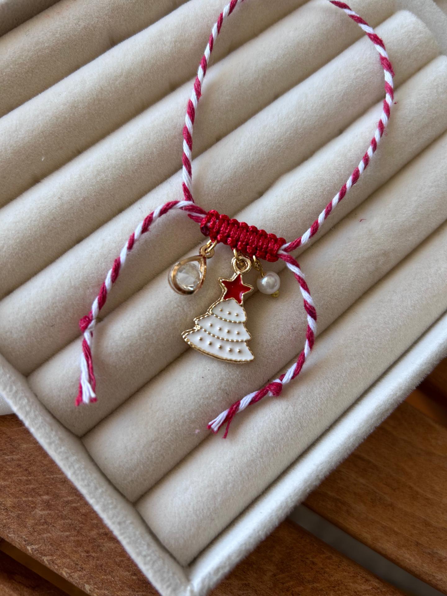 Beyaz Yılbaşı Ağacı Figürlü Charm Detay Yeni Yıl Konsept Bileklik