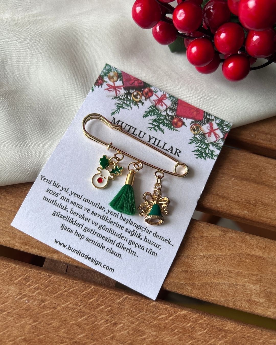 Yeşil Yeni Yıl Konsept Charm Detay Yaka İğnesi