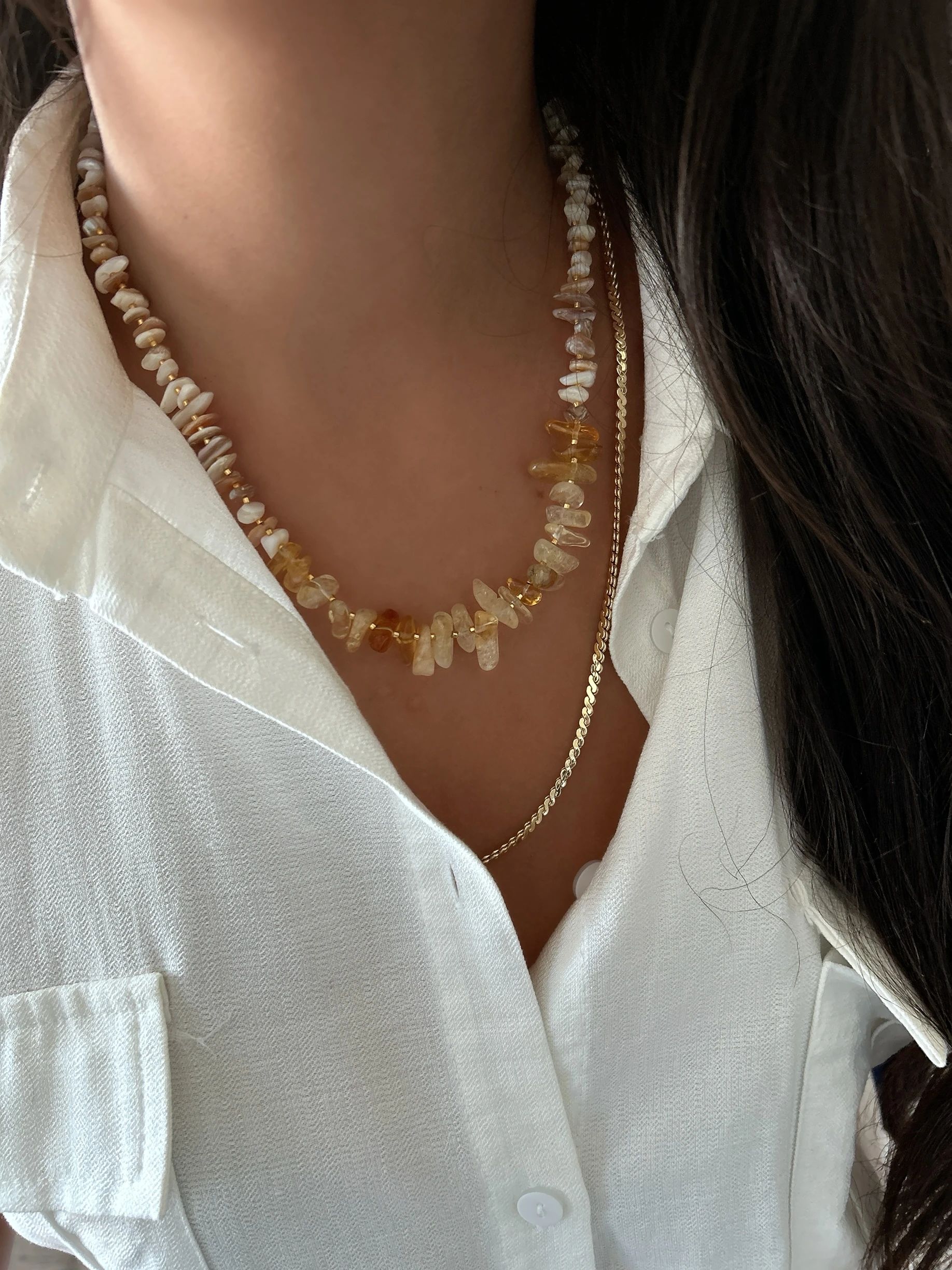 Golden Harmony – Sedef ve Sitrin Taşlı Işıltılı Kombin Kolye