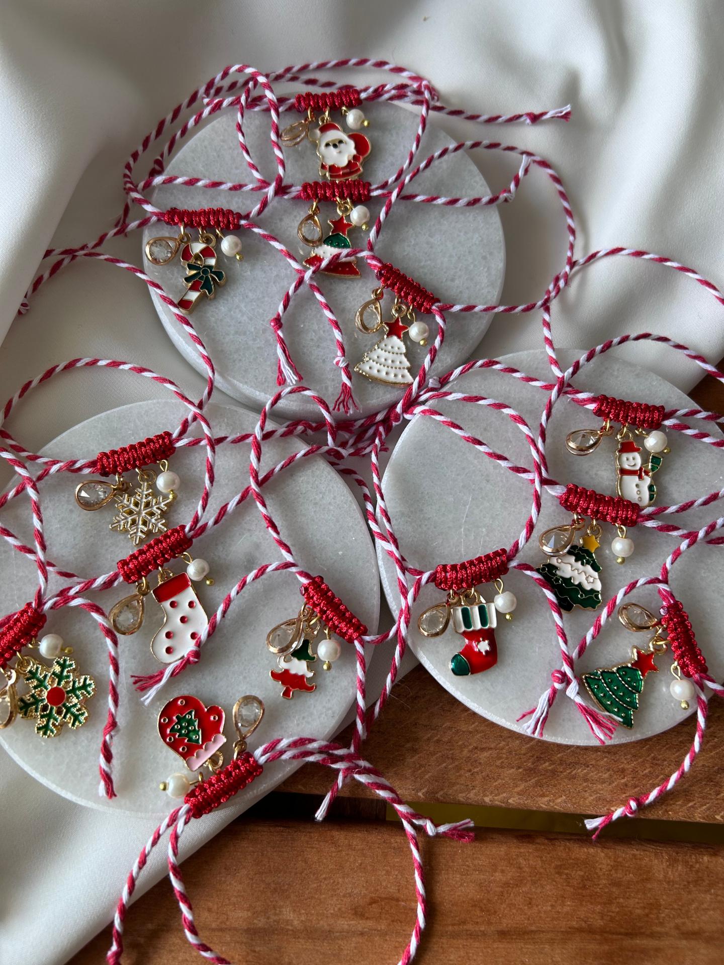 Noel Kırmızı Çorap Figürlü Charm Detay Yeni Yıl Konsept Bileklik