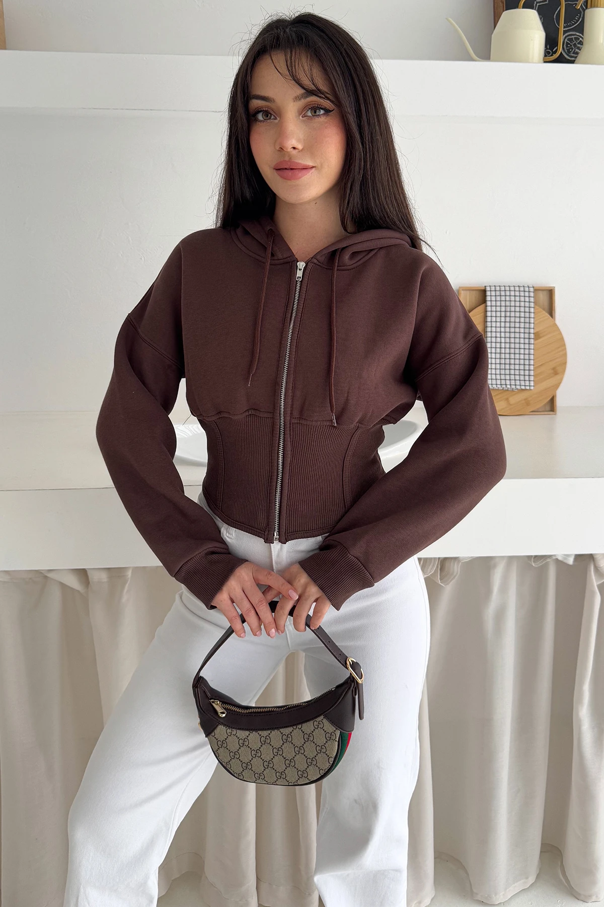 Kadın Siyah Fermuarlı Hoodie – Minimal Sokak Ruhuyla