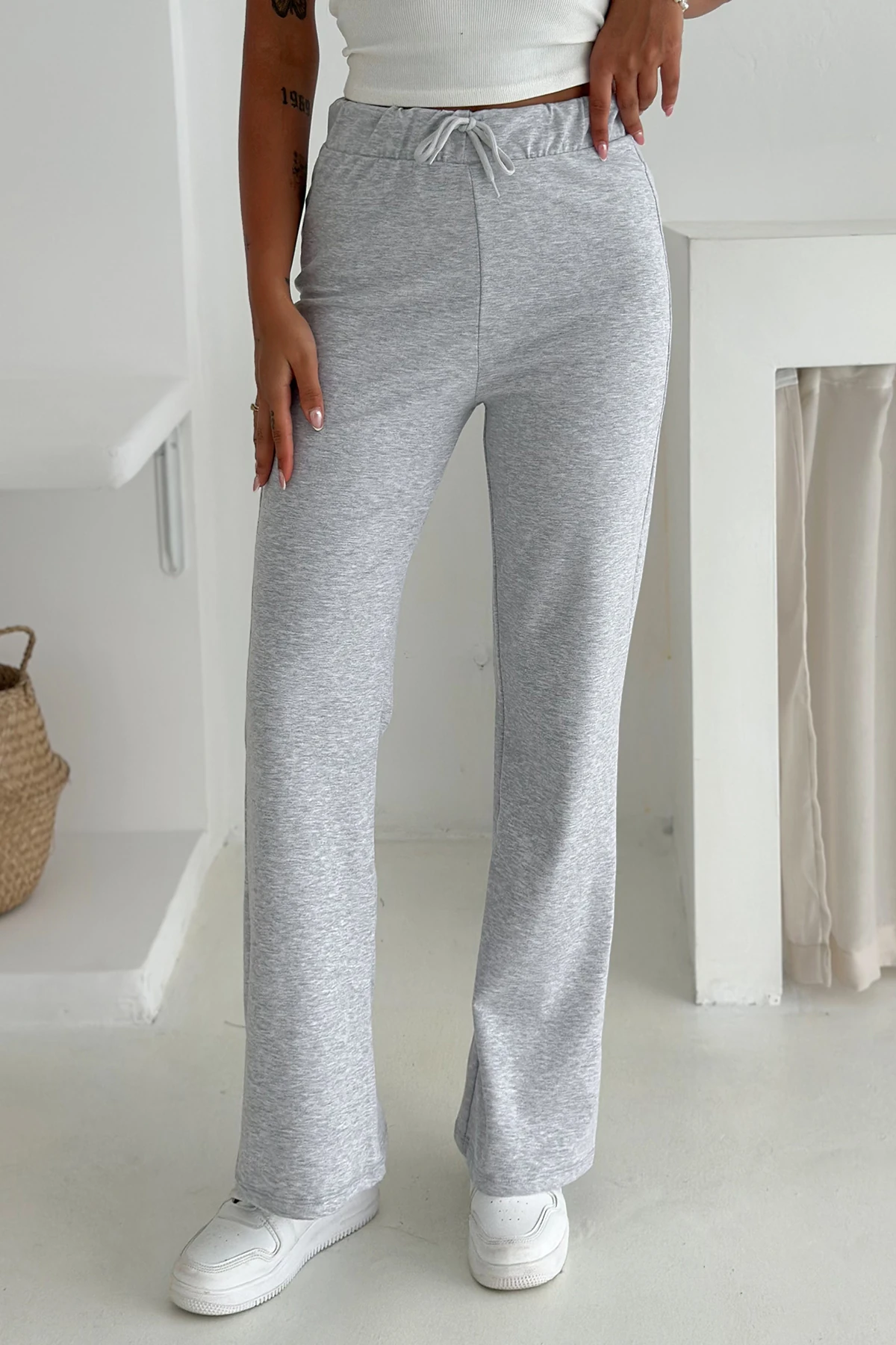 Kadın Yüksek Bel Düz Paça Tayt – Bağcıklı & Rahat Kesim