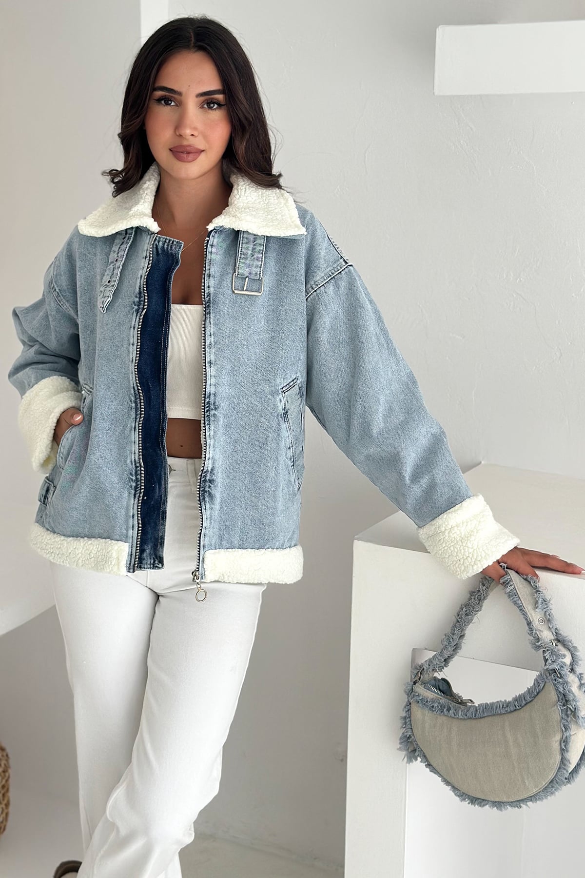 Kadın Peluş Detaylı Jean Ceket – Modern & Rahat