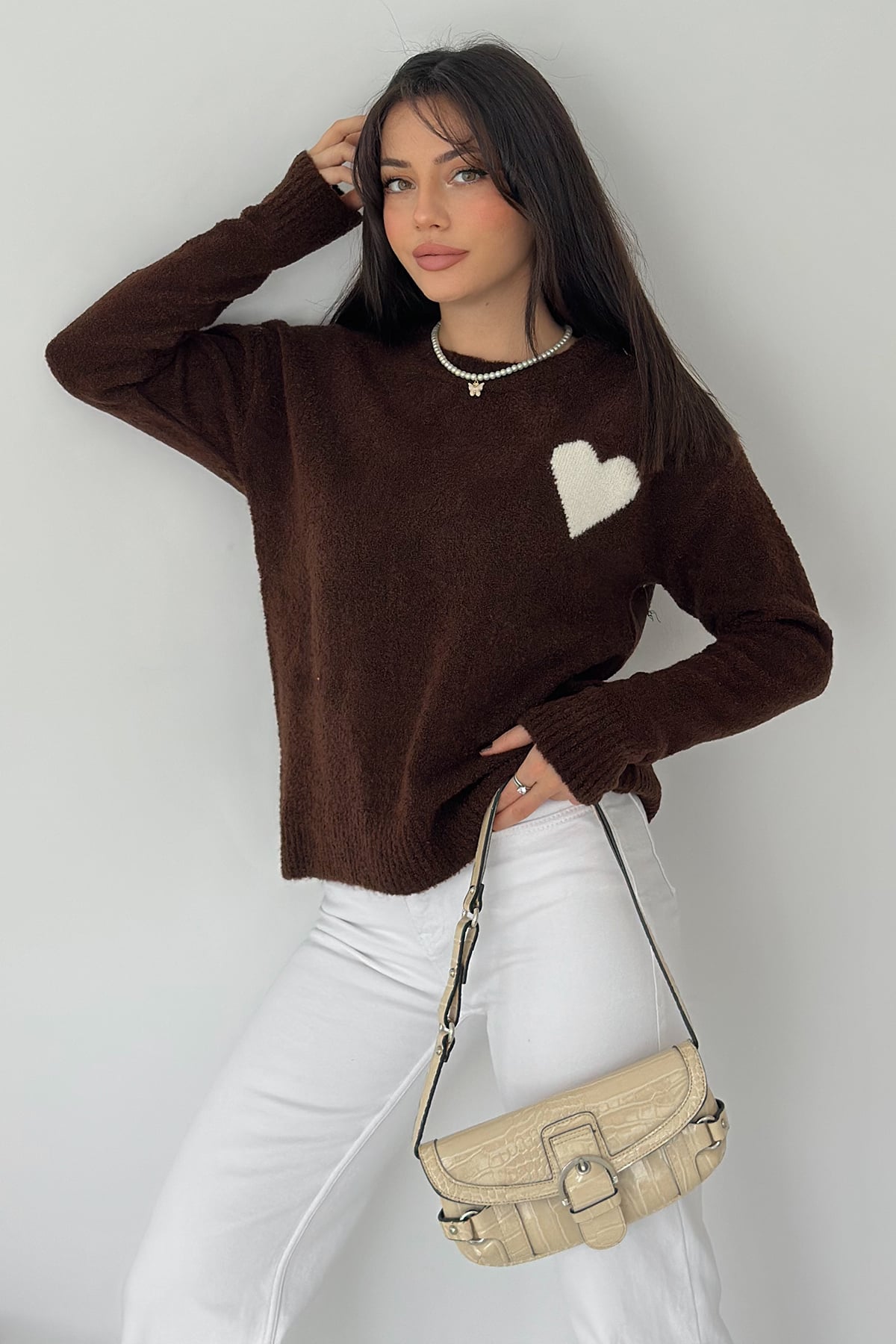 Kadın Kalpli Kalın Triko Kazak – Oversize & Minimal Romantik Stil
