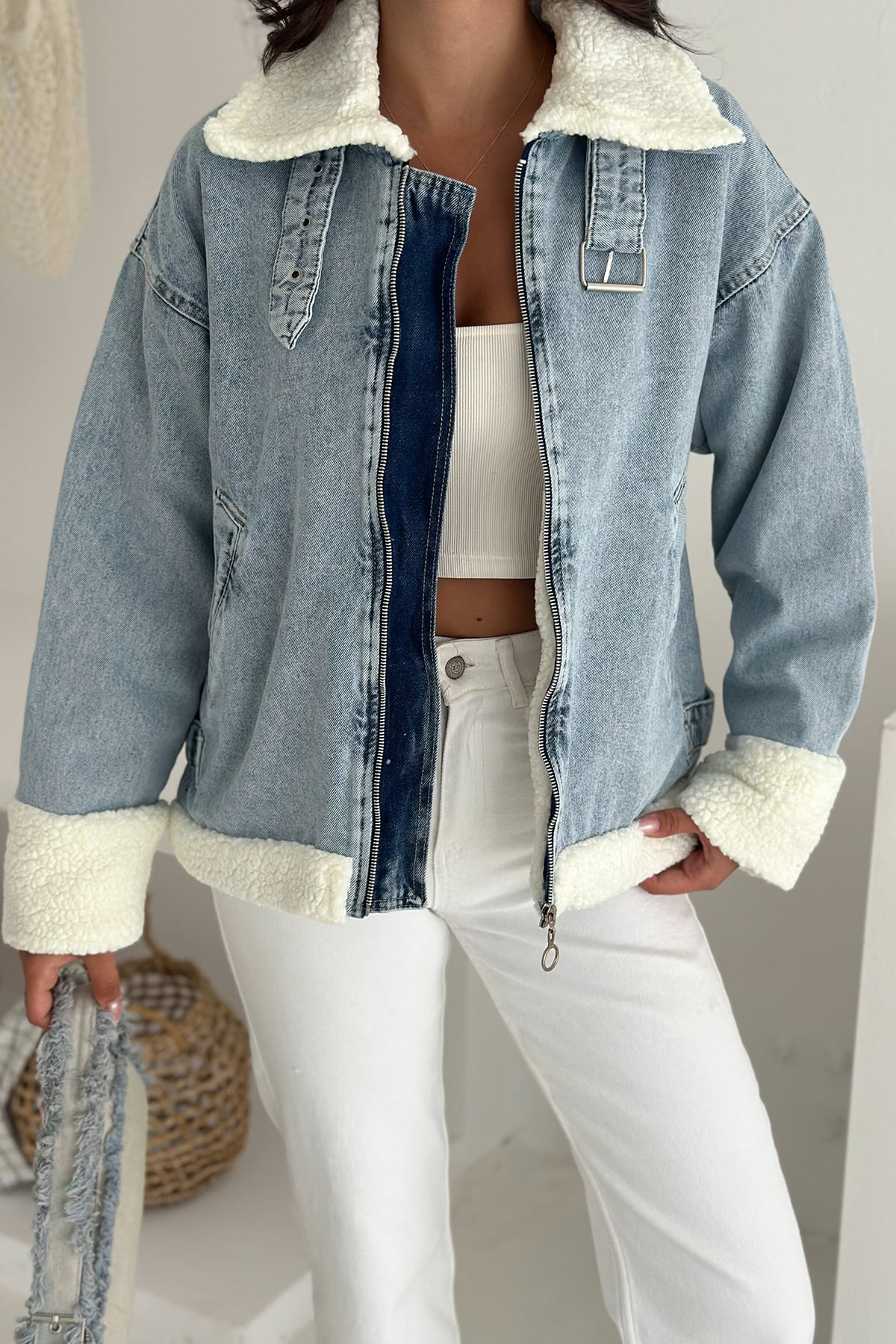 Kadın Peluş Detaylı Jean Ceket – Modern & Rahat