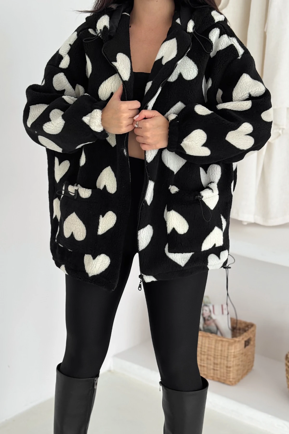Kadın Oversize Kalp Desenli Polar Mont – Sıcak & İddialı Stil