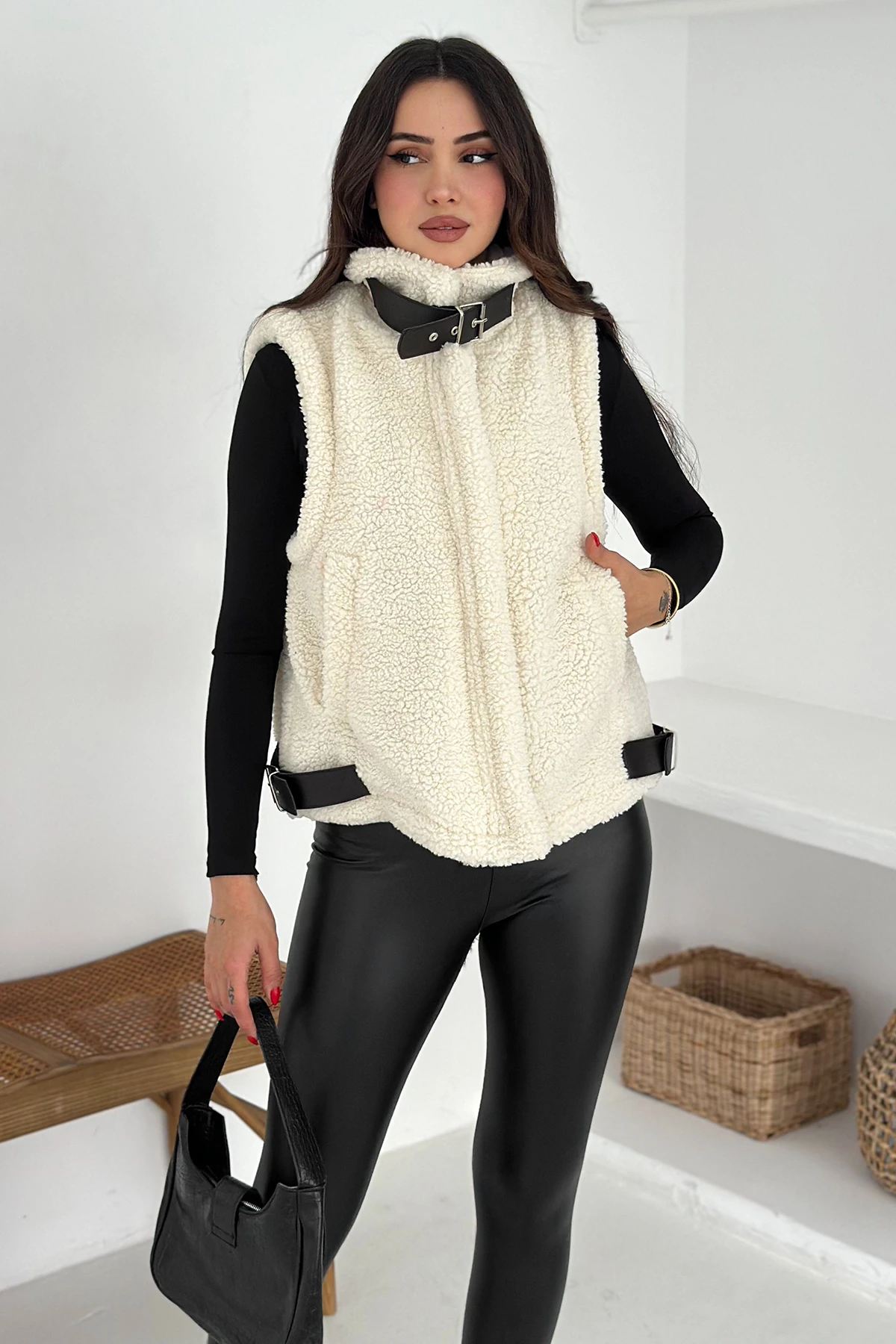 Kadın Tokalı Astarlı Peluş Yelek – Urban Plush