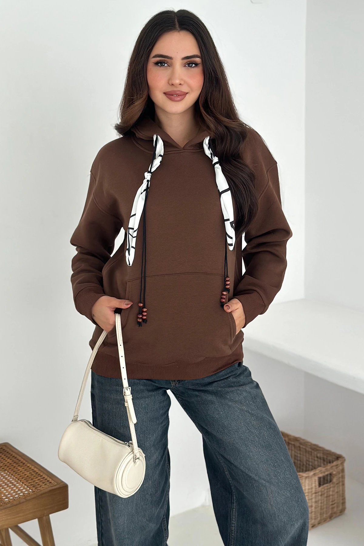 Kadın Fular Detaylı Kapüşonlu Sweatshirt – Casual Charm