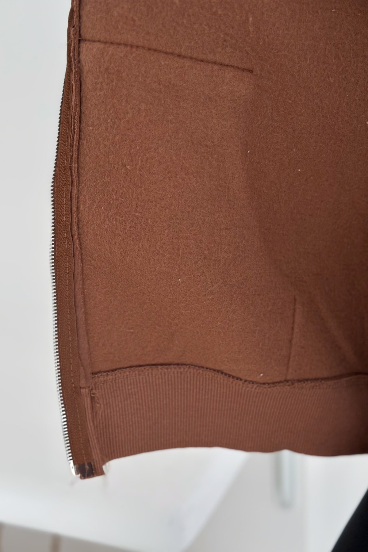 Fermuarlı Kapüşonlu Sweatshirt – “DESIGN” Etiketli