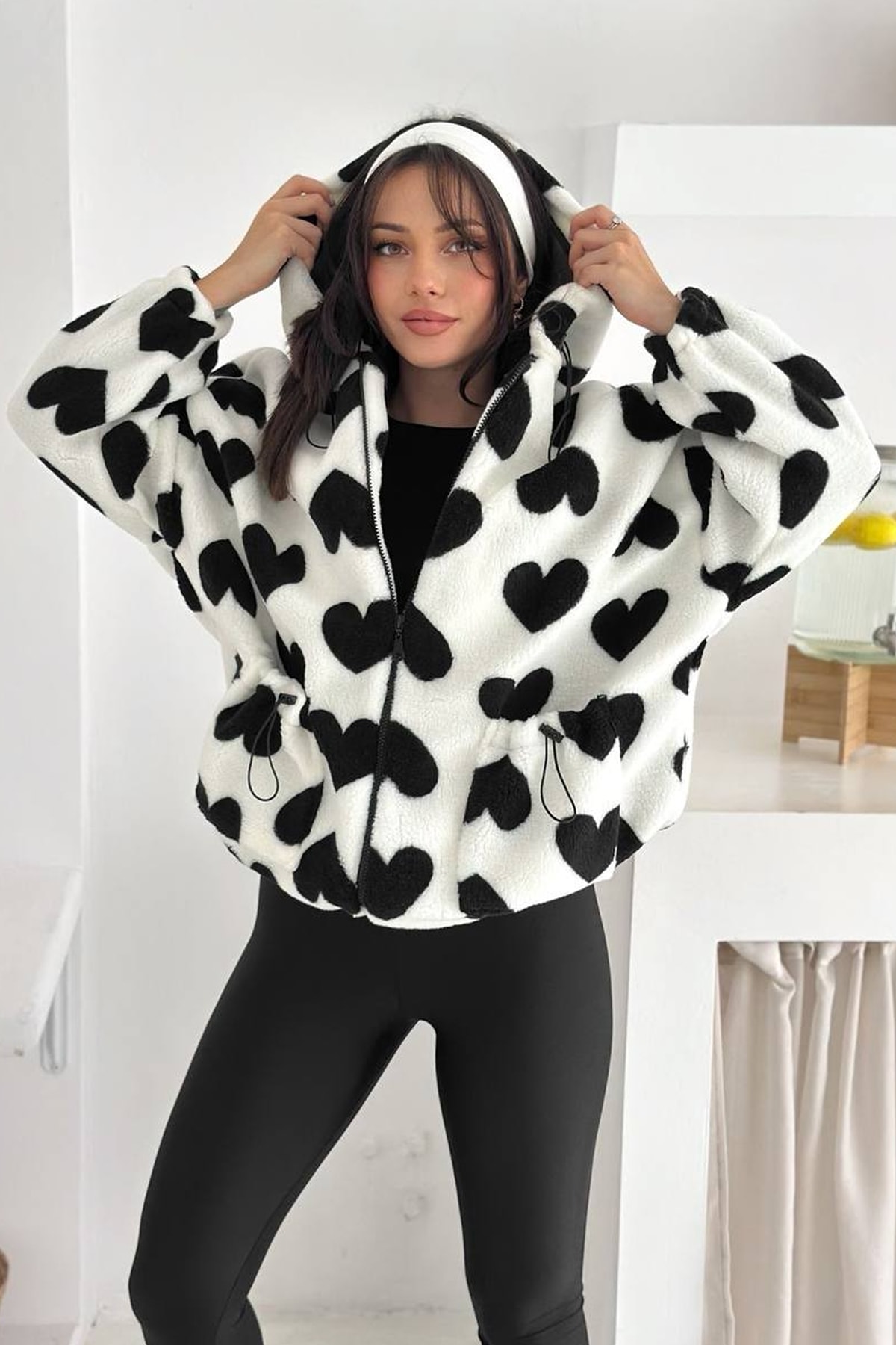 Kadın Oversize Kalp Desenli Polar Mont – Sıcak & İddialı Stil
