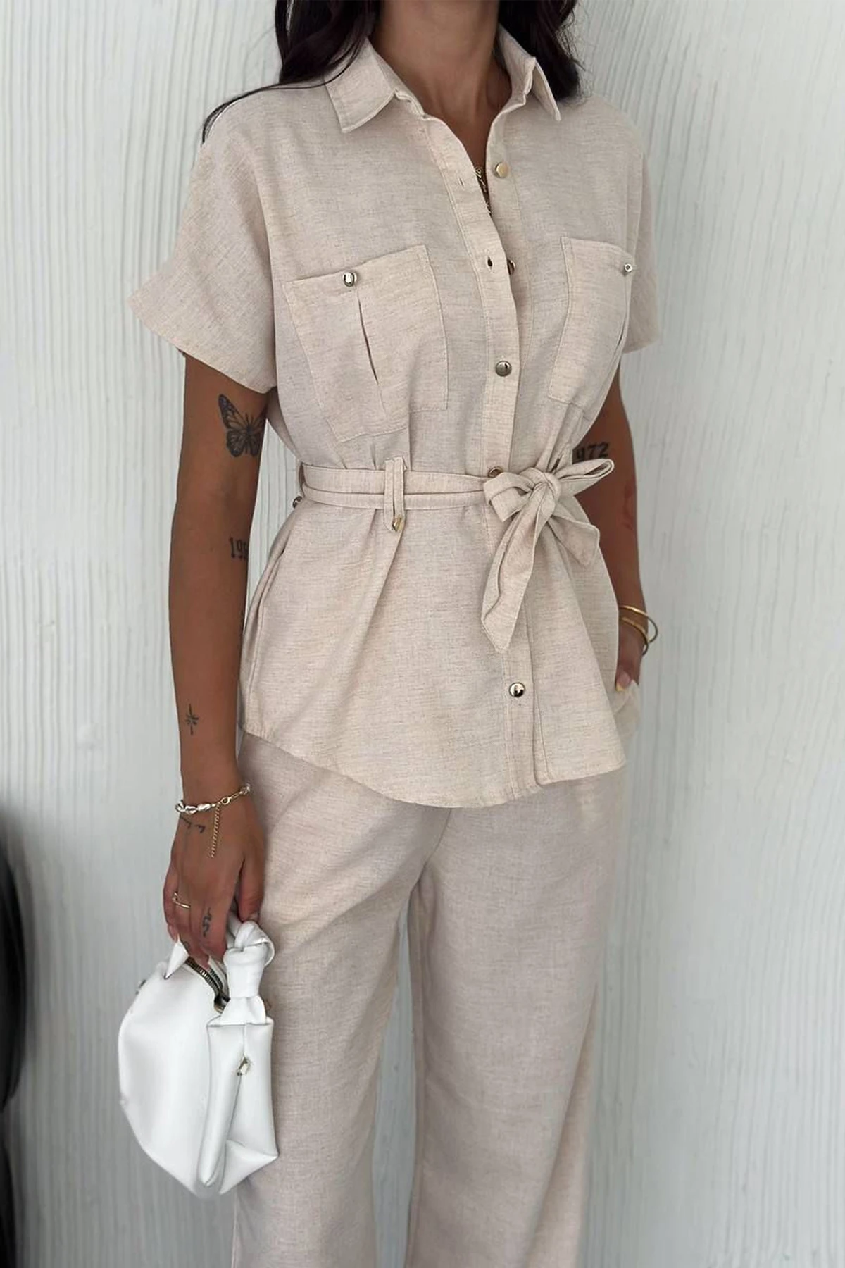 Kadın Kuşaklı Kısa Kollu Takım – Zamansız & Dingin Stil