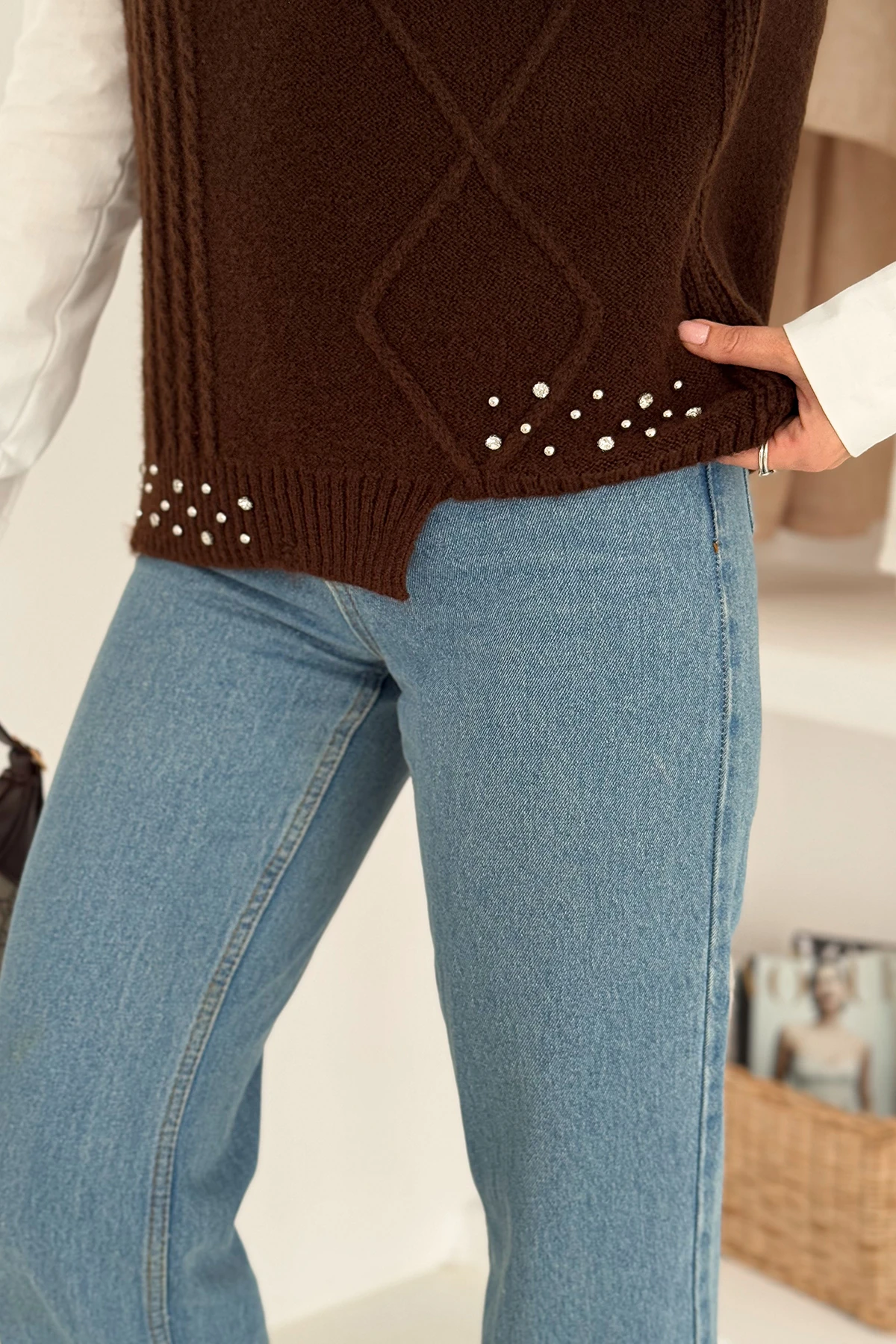 Kadın Asimetrik Örgü Süveter – Dokulu & Zamansız Stil