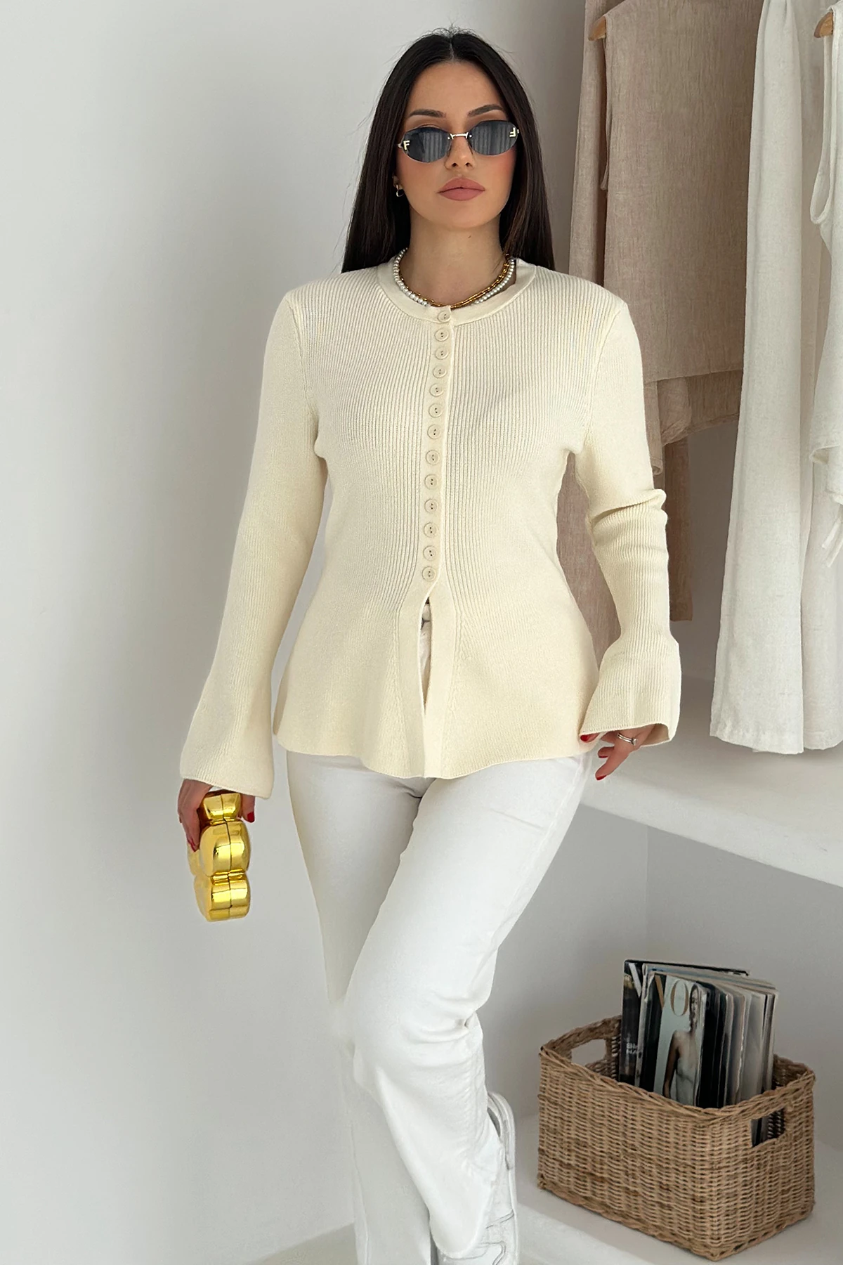 Kadın Volanlı 12 Düğmeli Premium Triko Hırka – Zarif & Yumuşak Dokulu