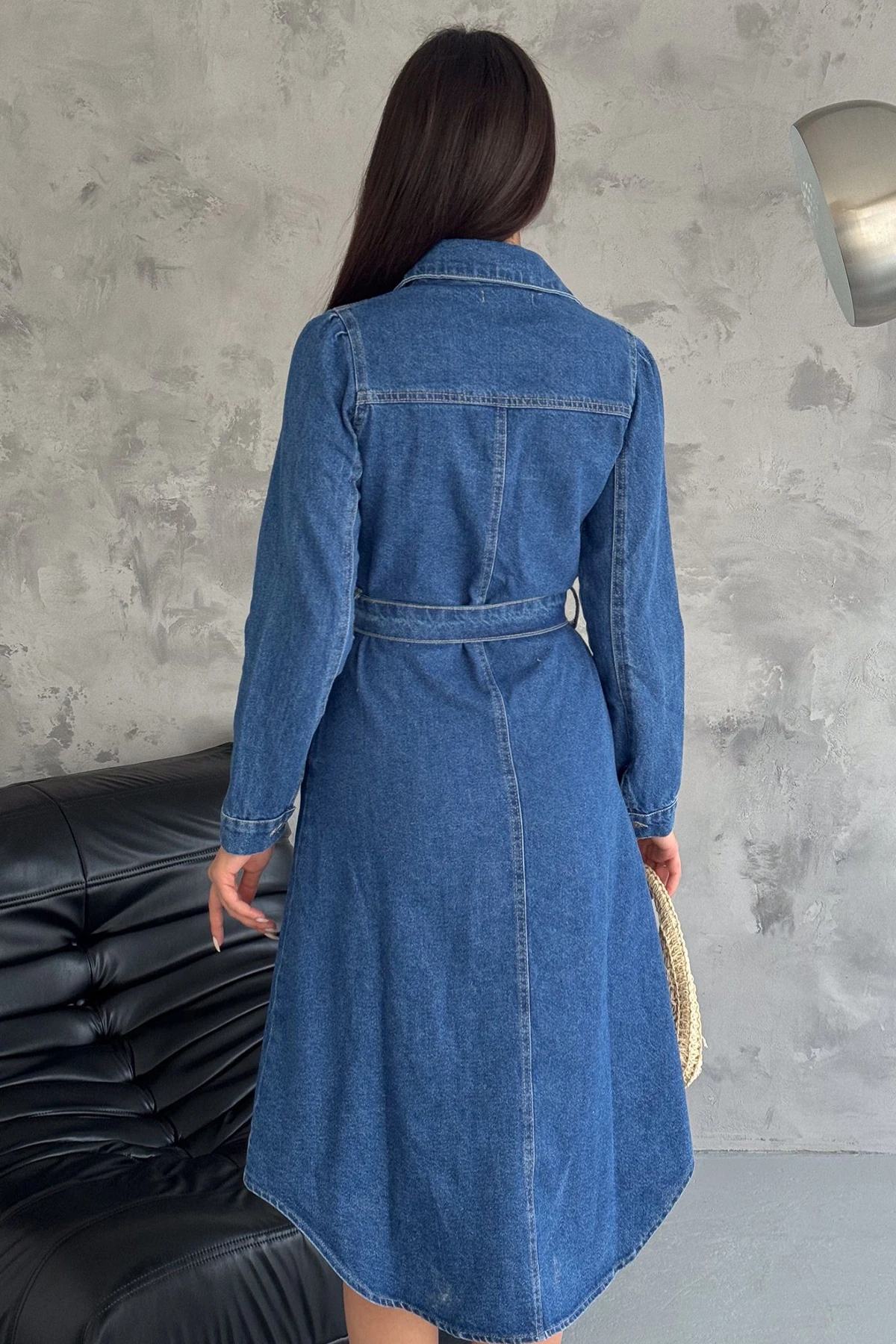 Kadın Kuşaklı Düğmeli Denim Elbise – Yapılandırılmış & Şehirli Stil