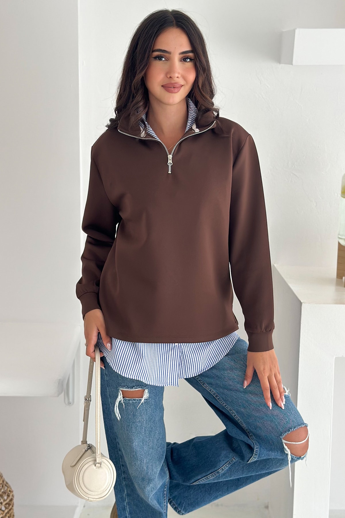 Fermuarlı Oversize Sweatshirt & Gömlek – Katmanlı Şehir Stili