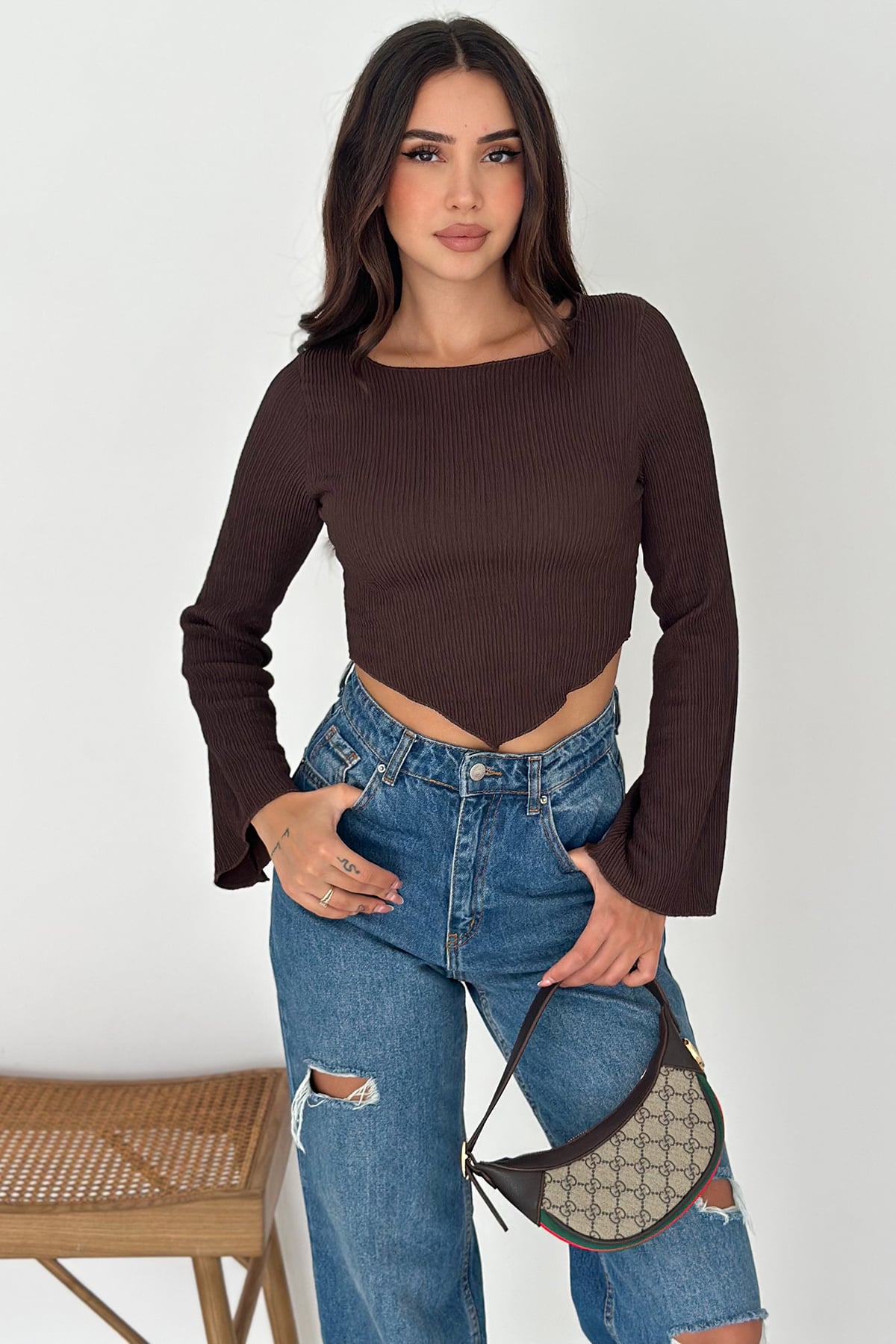 İspanyol Kol Ribanalı Sivri Etek Uçlu Crop Bluz – Modern & Vücuda Oturan Stil