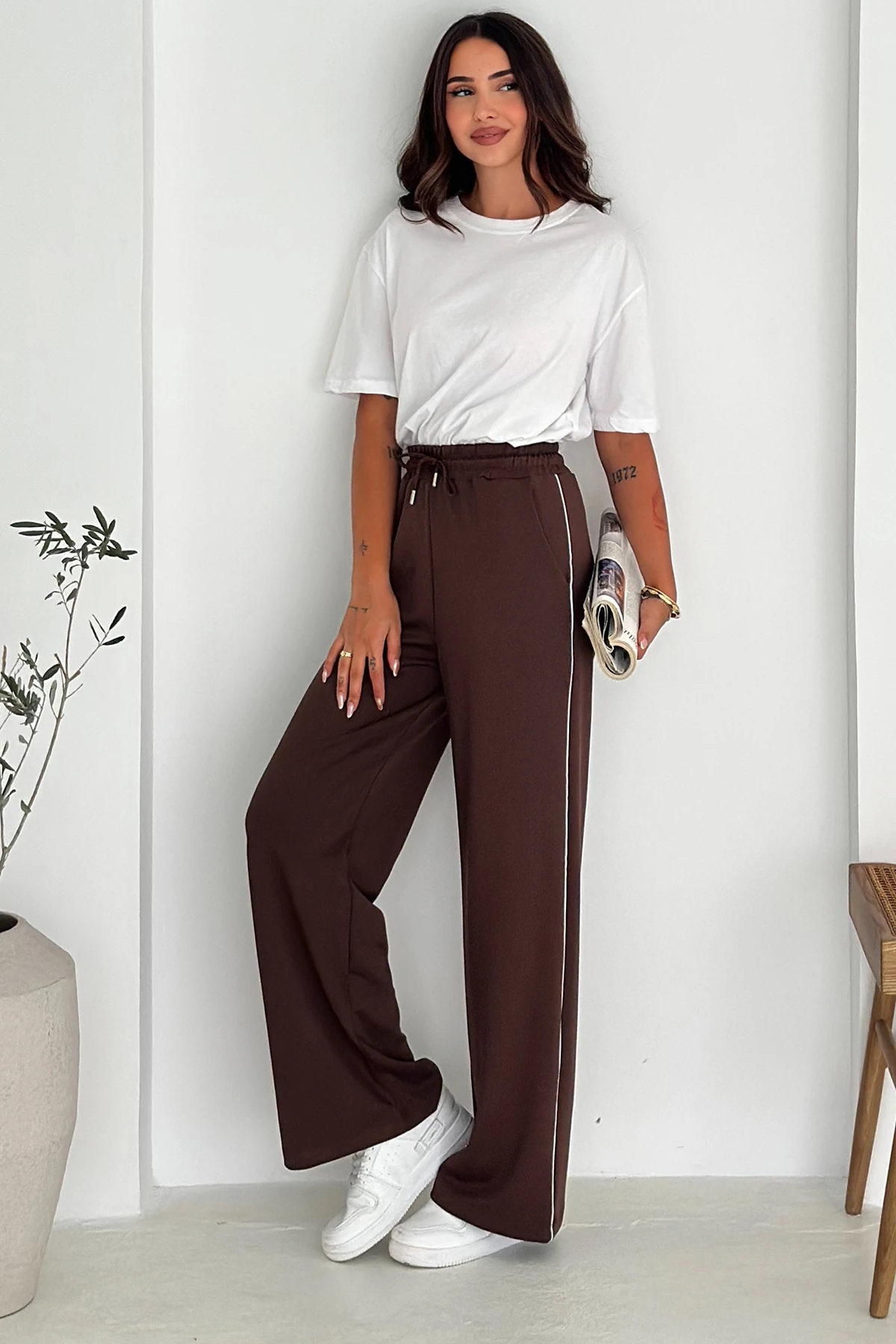 Kadın Lastikli Bel Bağcıklı Bol Paça Pantolon – Rahat & Minimal Stil