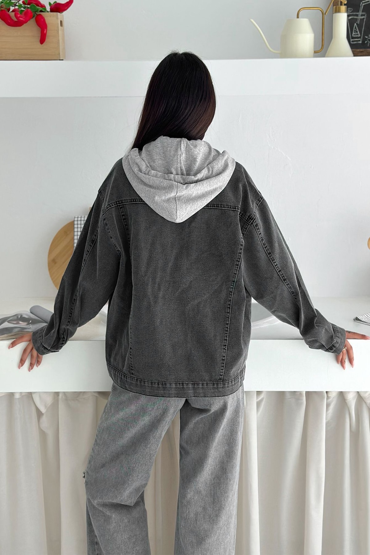 Kadın Oversize Kapüşonlu Cepli Gömlek Ceket – Katmanlı & Rahat Stil