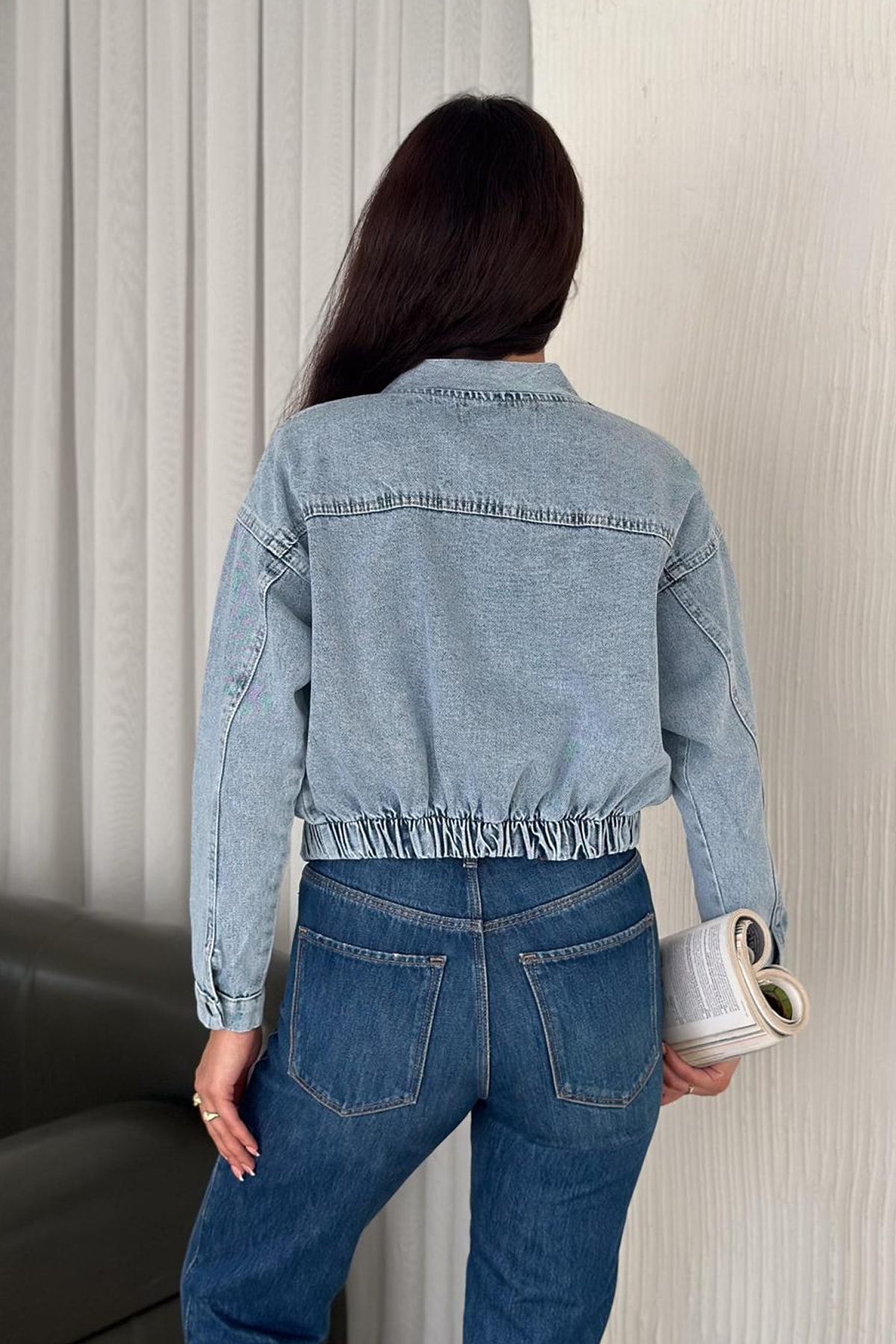 Kadın Yakalı Fermuarlı Gizli Cepli Denim Ceket – Fonksiyonel & Şehirli Stil