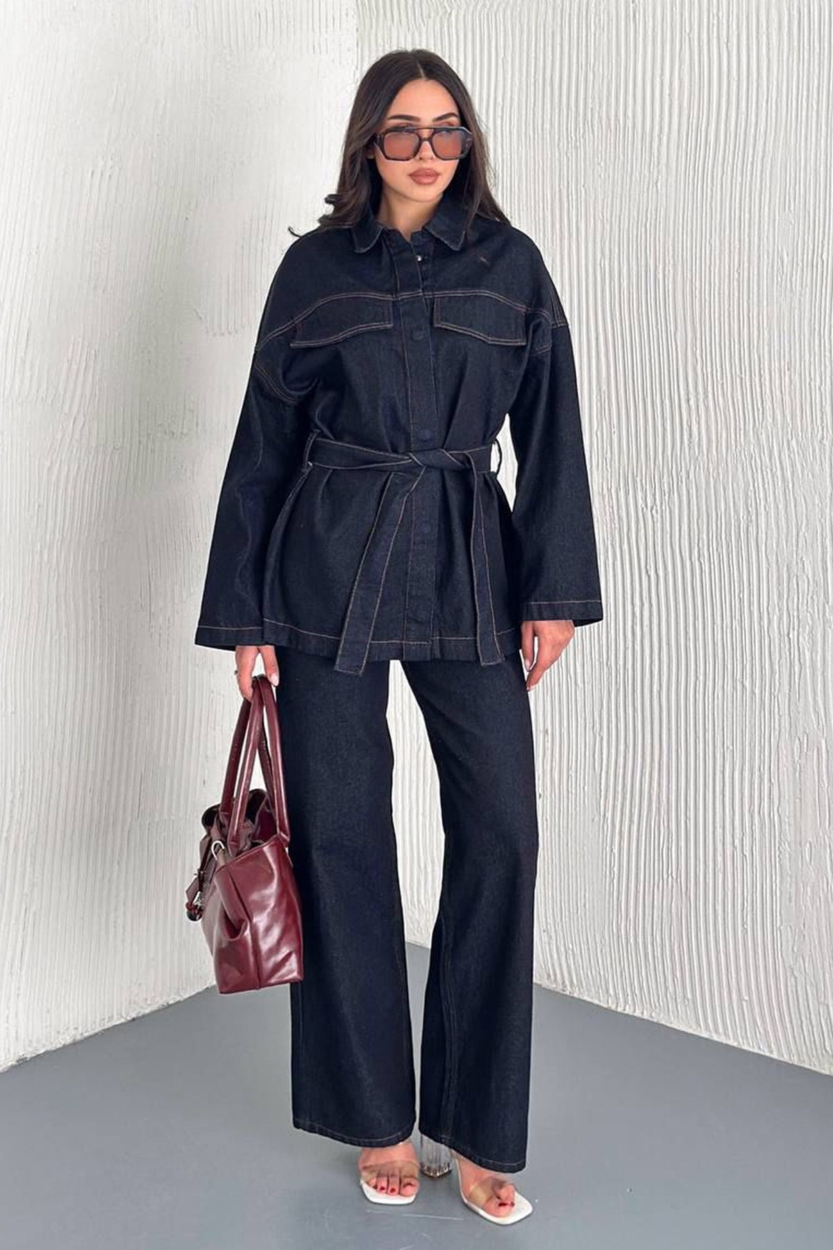 Kadın Kuşaklı Denim Pantolon & Ceket Takımı – Modern & Güçlü Siluet
