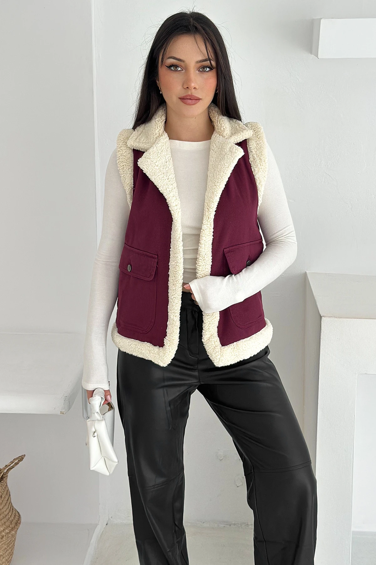 Kadın Peluş Kenarlı Cepli Yelek – Kontrastlı & Kışlık Stil