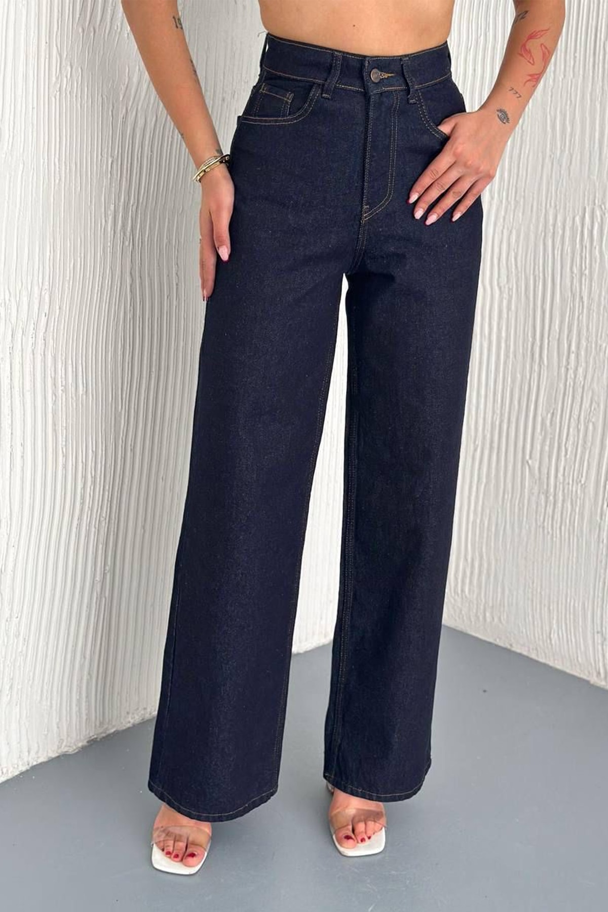 Kadın Kuşaklı Denim Pantolon & Ceket Takımı – Modern & Güçlü Siluet