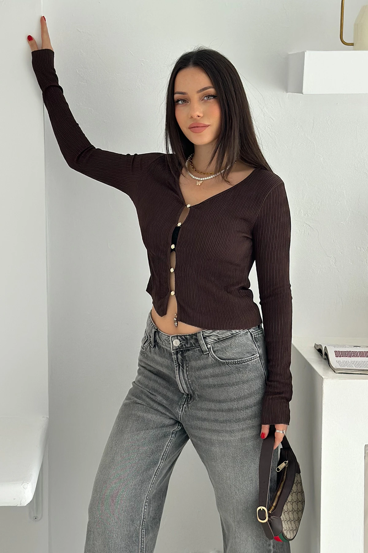 Kadın Düğme Detaylı Fit Triko Bluz – Zarif & Modern Stil