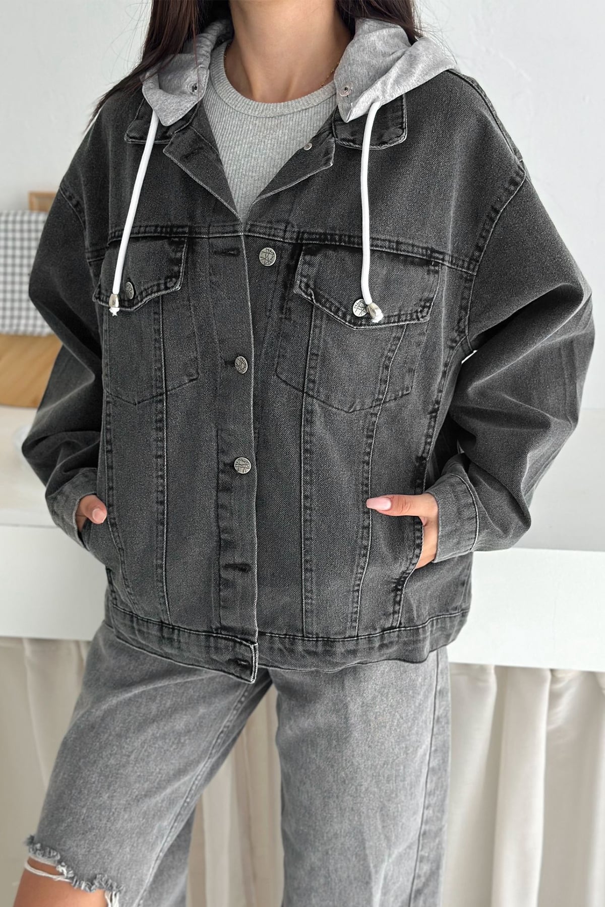 Kadın Oversize Kapüşonlu Cepli Gömlek Ceket – Katmanlı & Rahat Stil