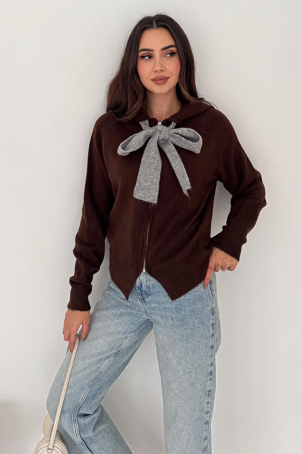 Kadın Fermuarlı Fiyonk Detaylı Triko Ceket – Pointed Hem Tasarım