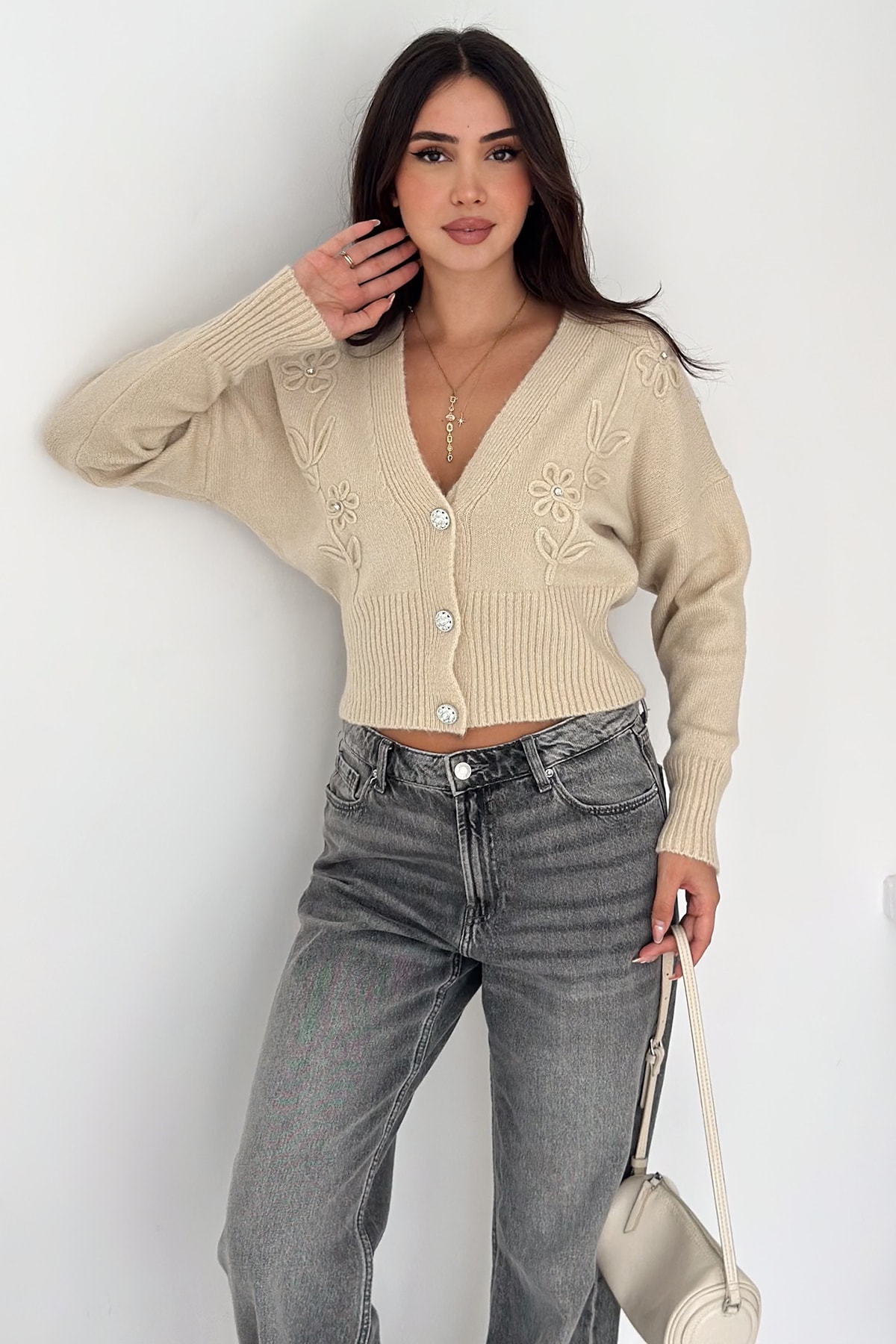 Kadın Çiçek Nakışlı Düğmeli Premium Hırka – Romantik & Zarif Stil