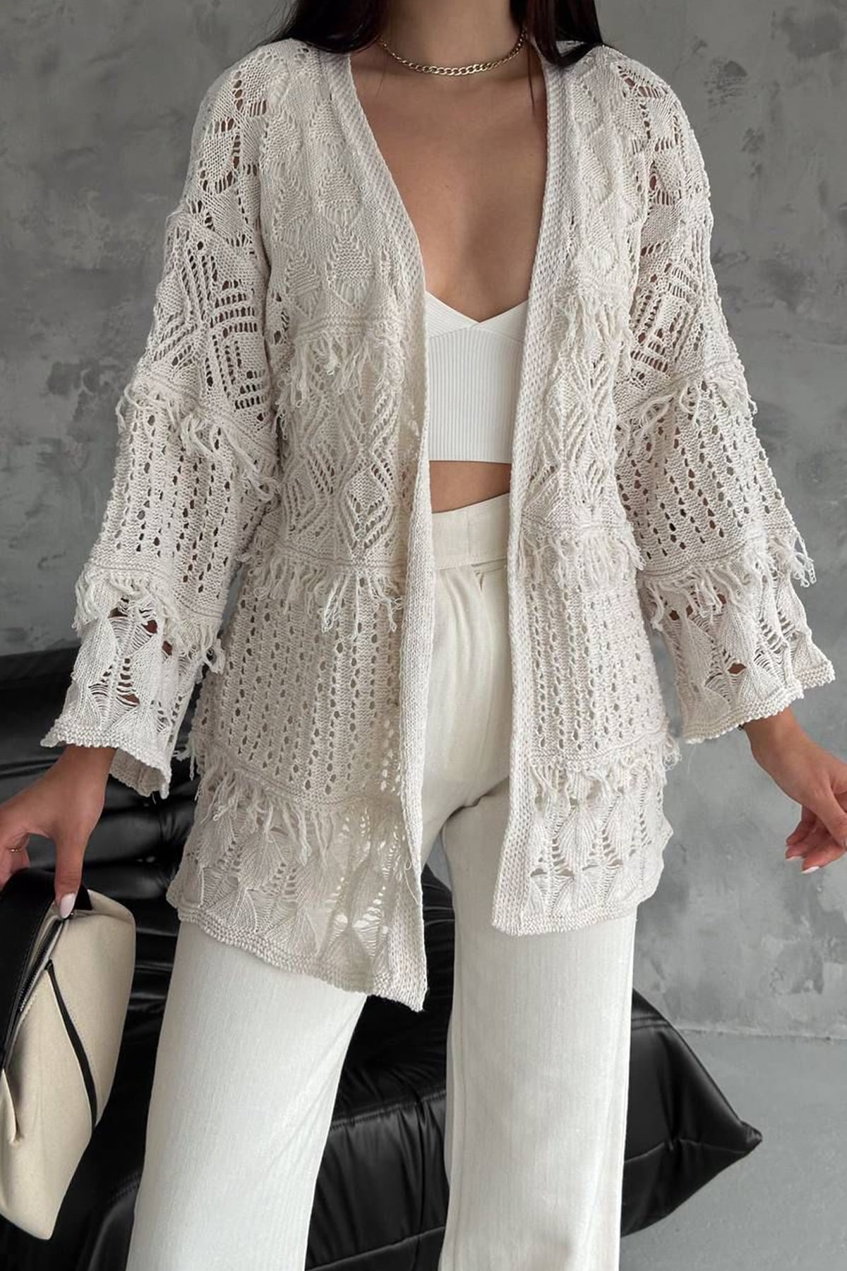 Kadın Desenli Açık Örgü Hırka – Romantik & Modern Stil