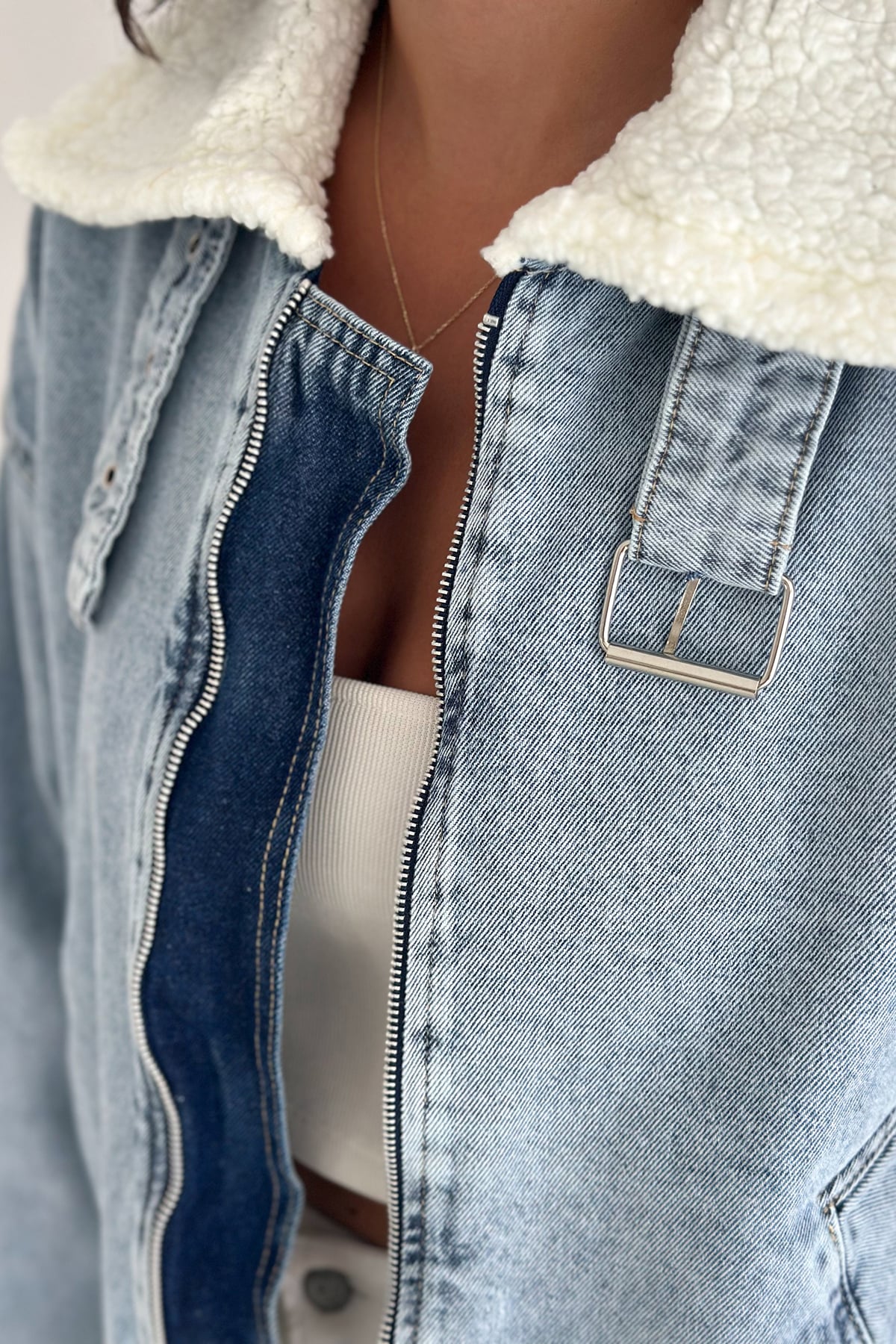 Kadın Peluş Detaylı Jean Ceket – Modern & Rahat