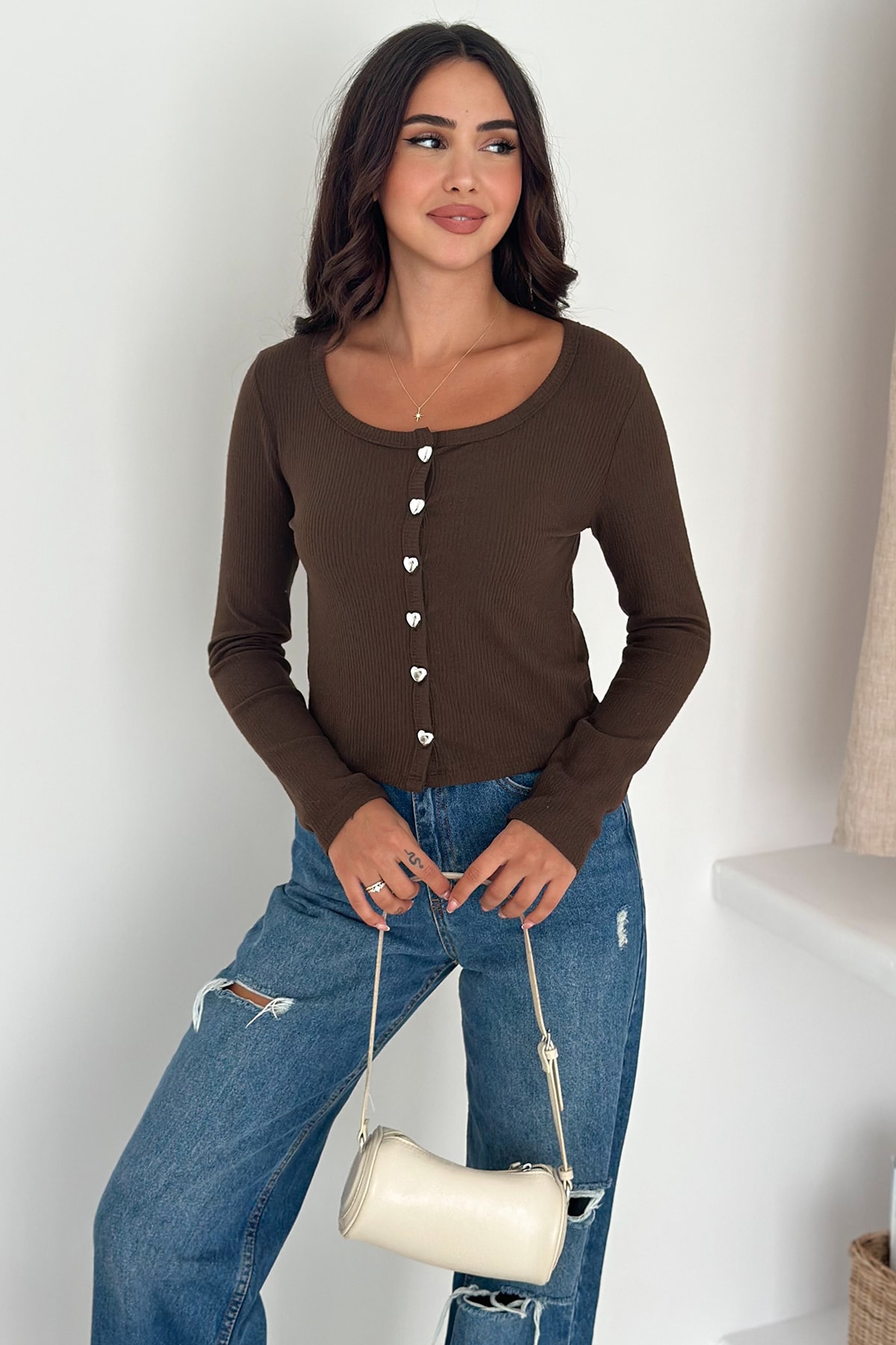 “Soft Button” Bluz – Sade Şıklığın Gücü